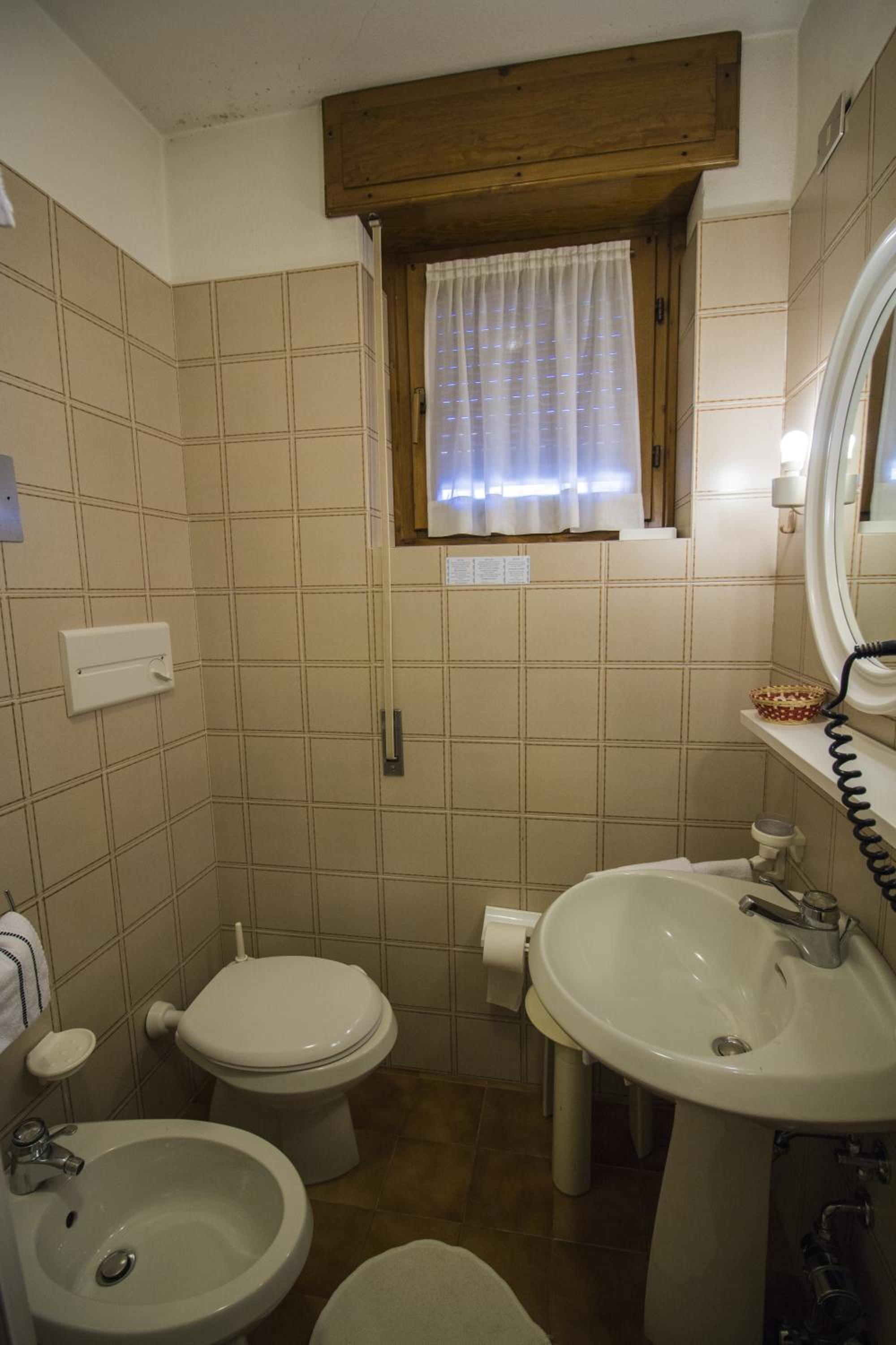 Double Room - Photo 11