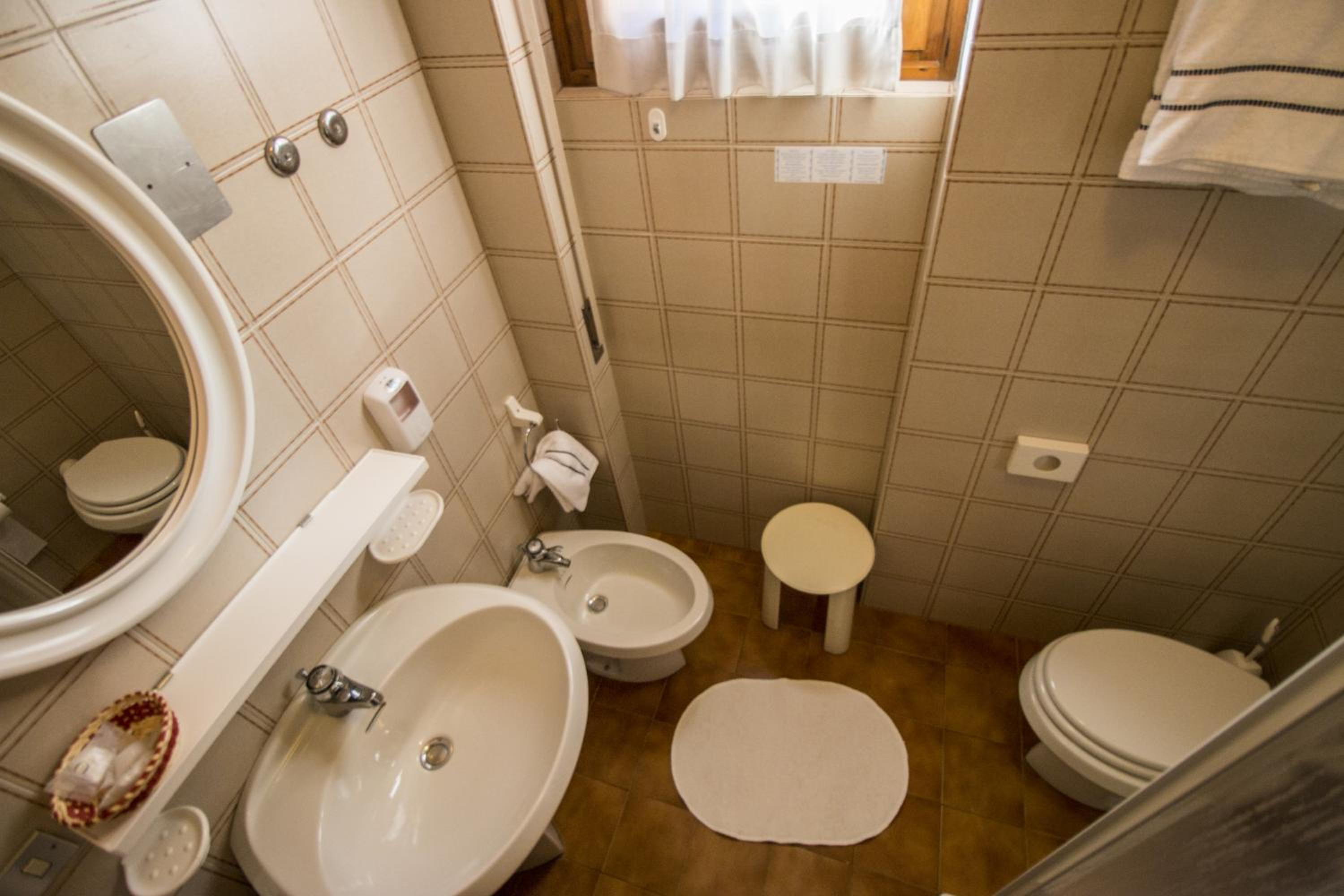 Double Room - Photo 16