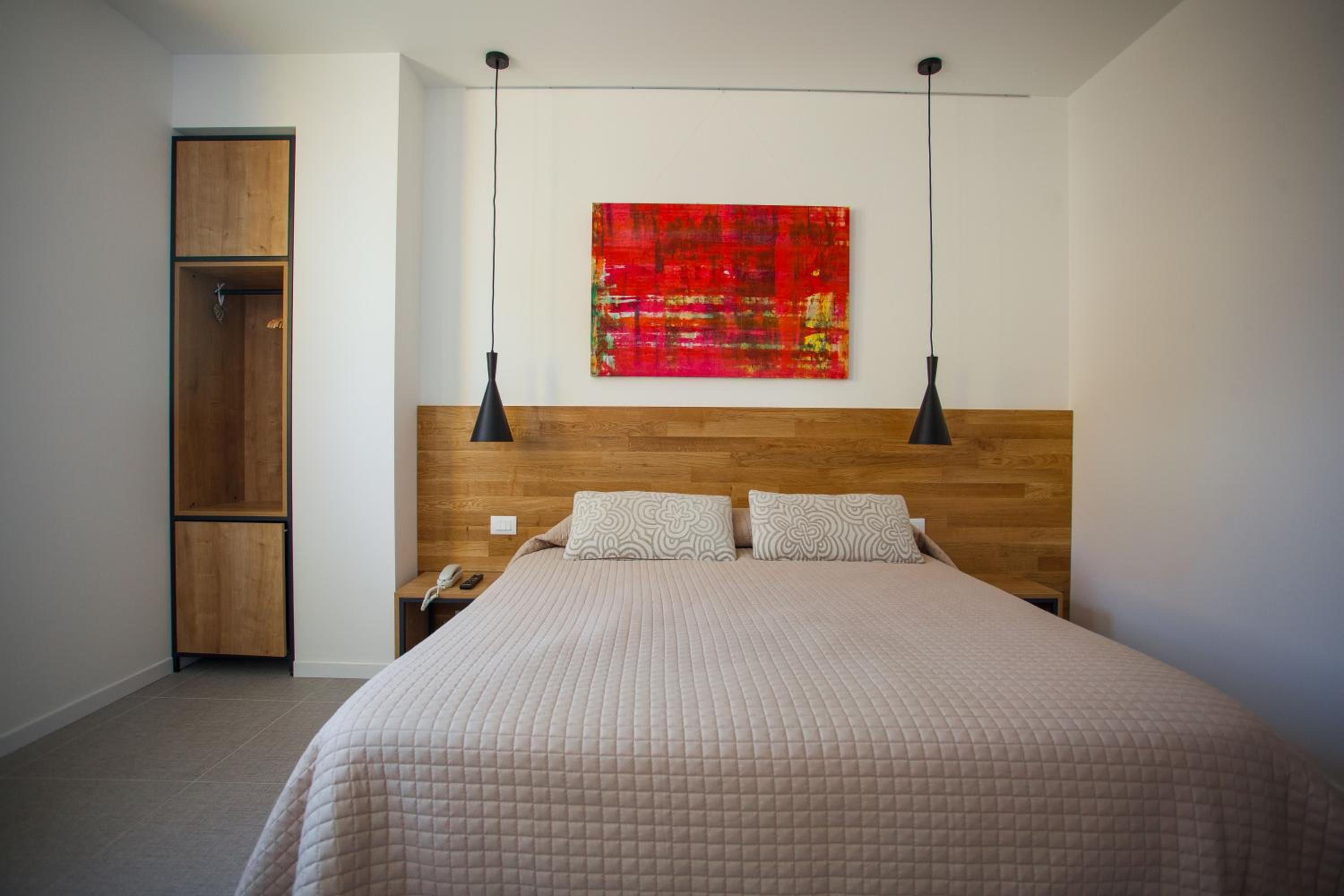 Double Room with Private Bathroom - Photo 3