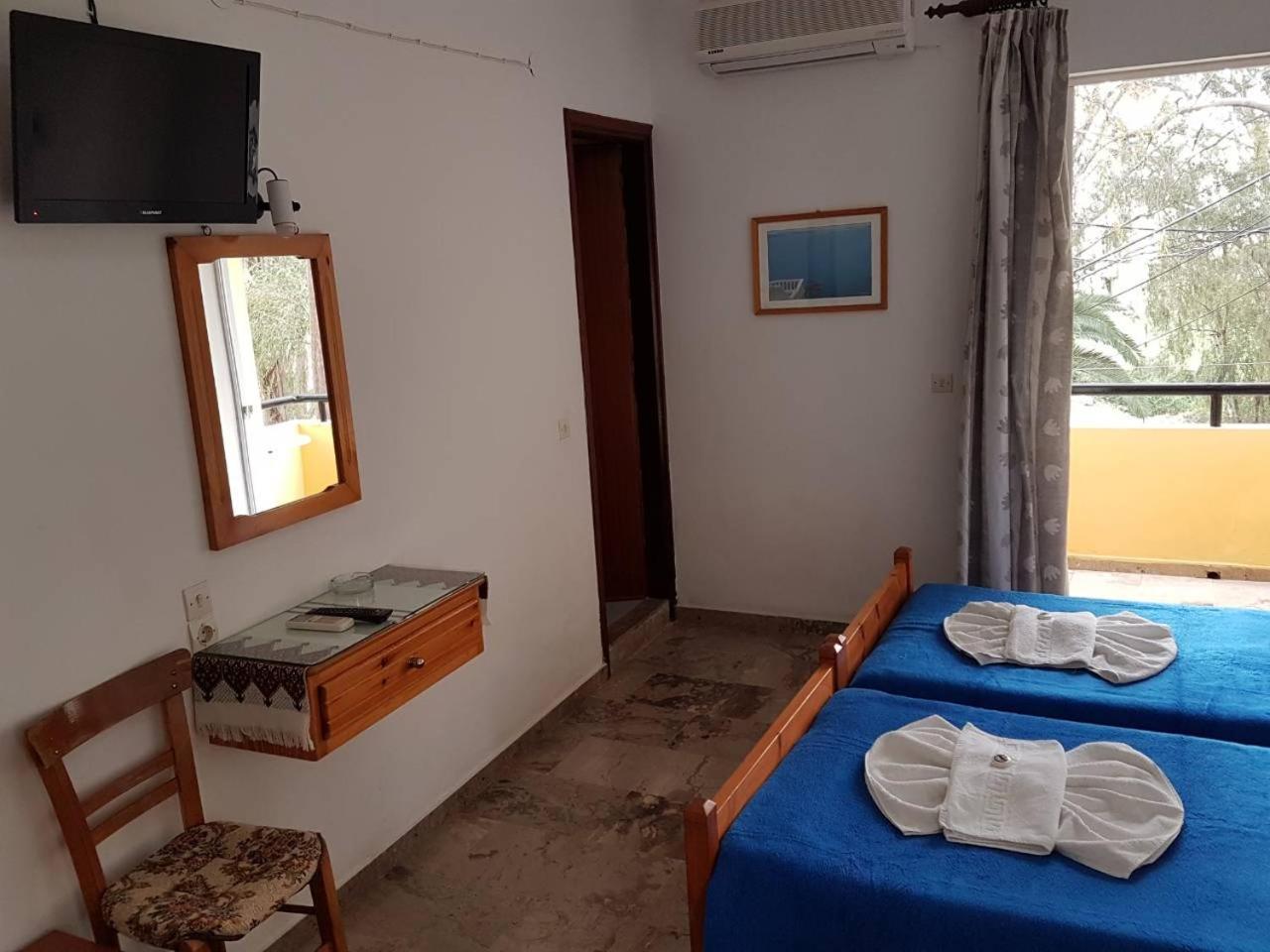 Double or Twin Room - Photo 12
