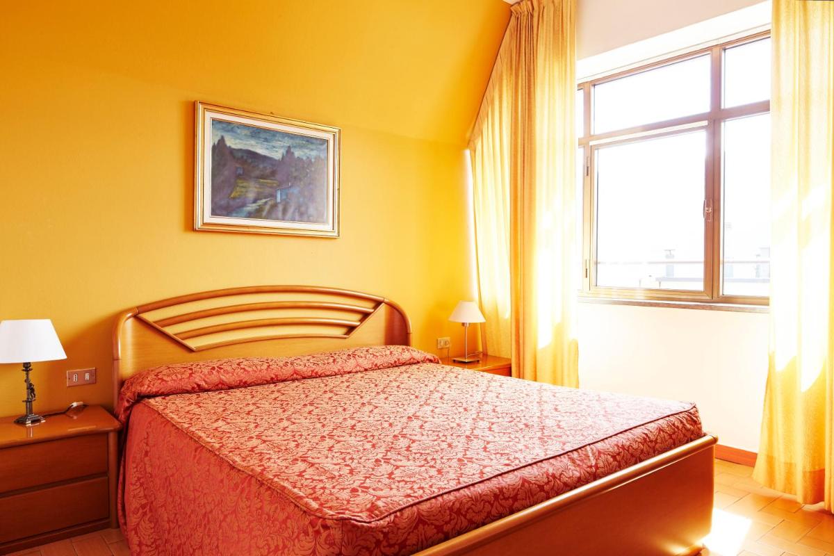 Double Room - Photo 7
