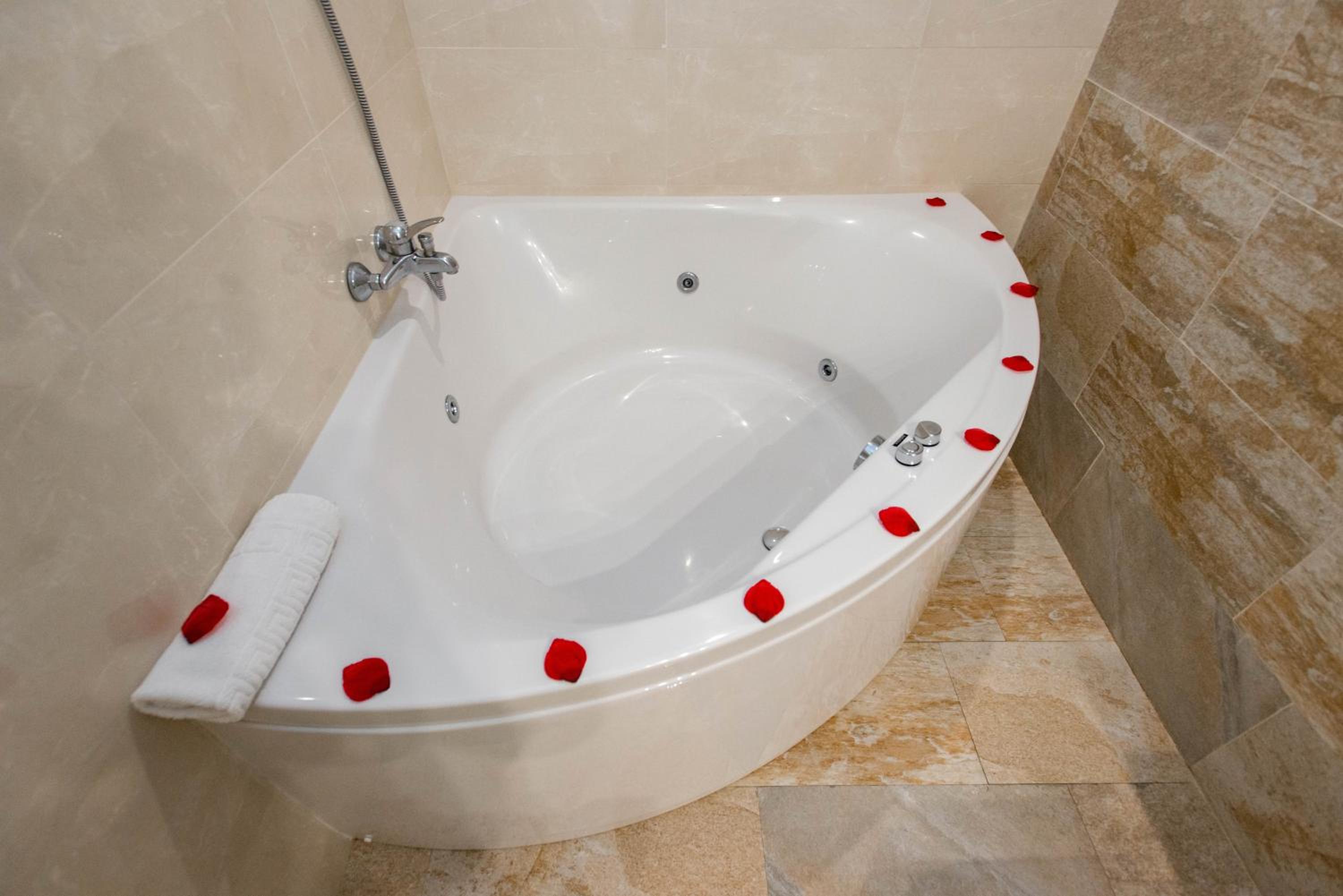 Premium con Bañera de Hidromasaje Premium con Bañera de Hidromasaje