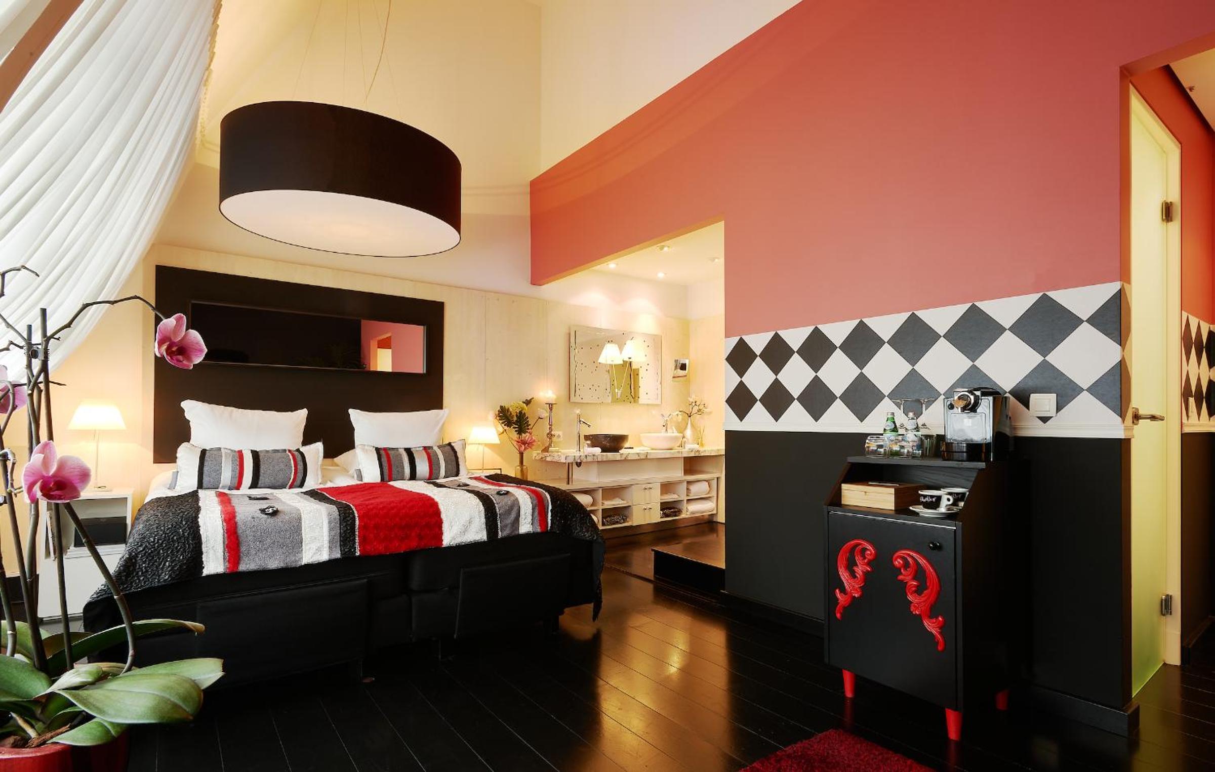 Royale Room photo 2