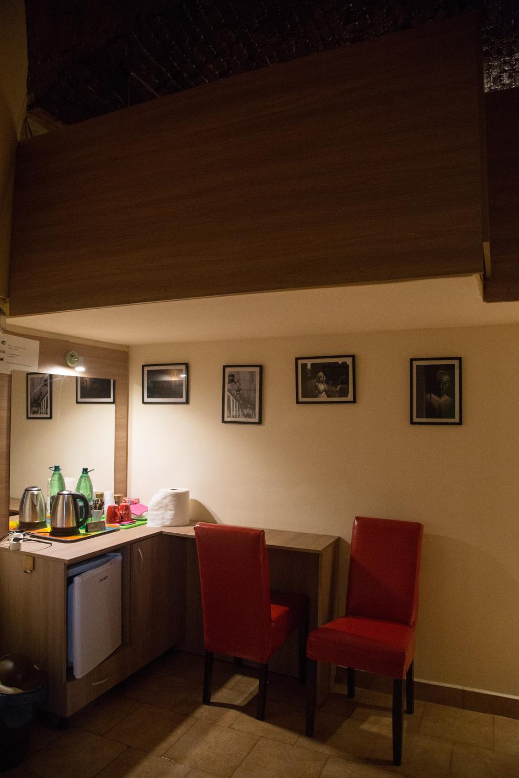 Studio Apartment - Split-Level - Photo 30