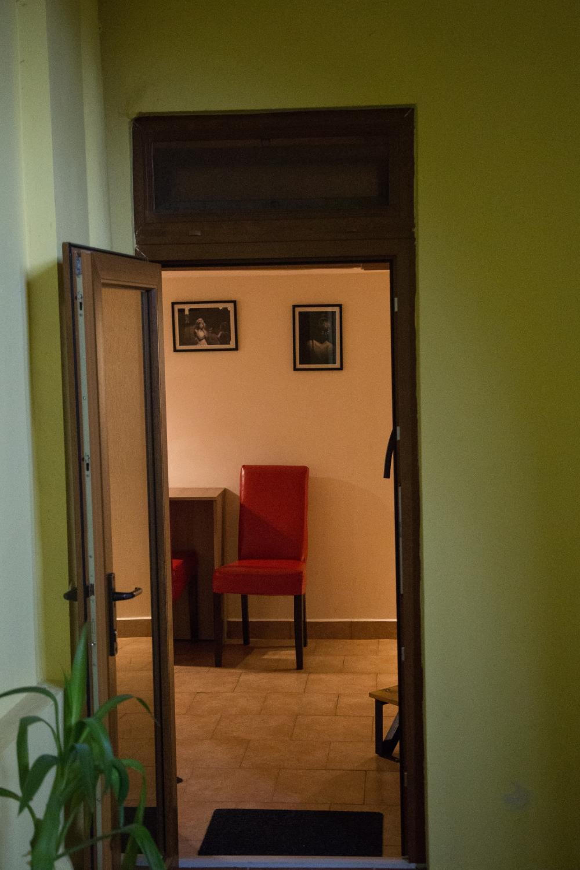 Studio Apartment - Split-Level - Photo 32