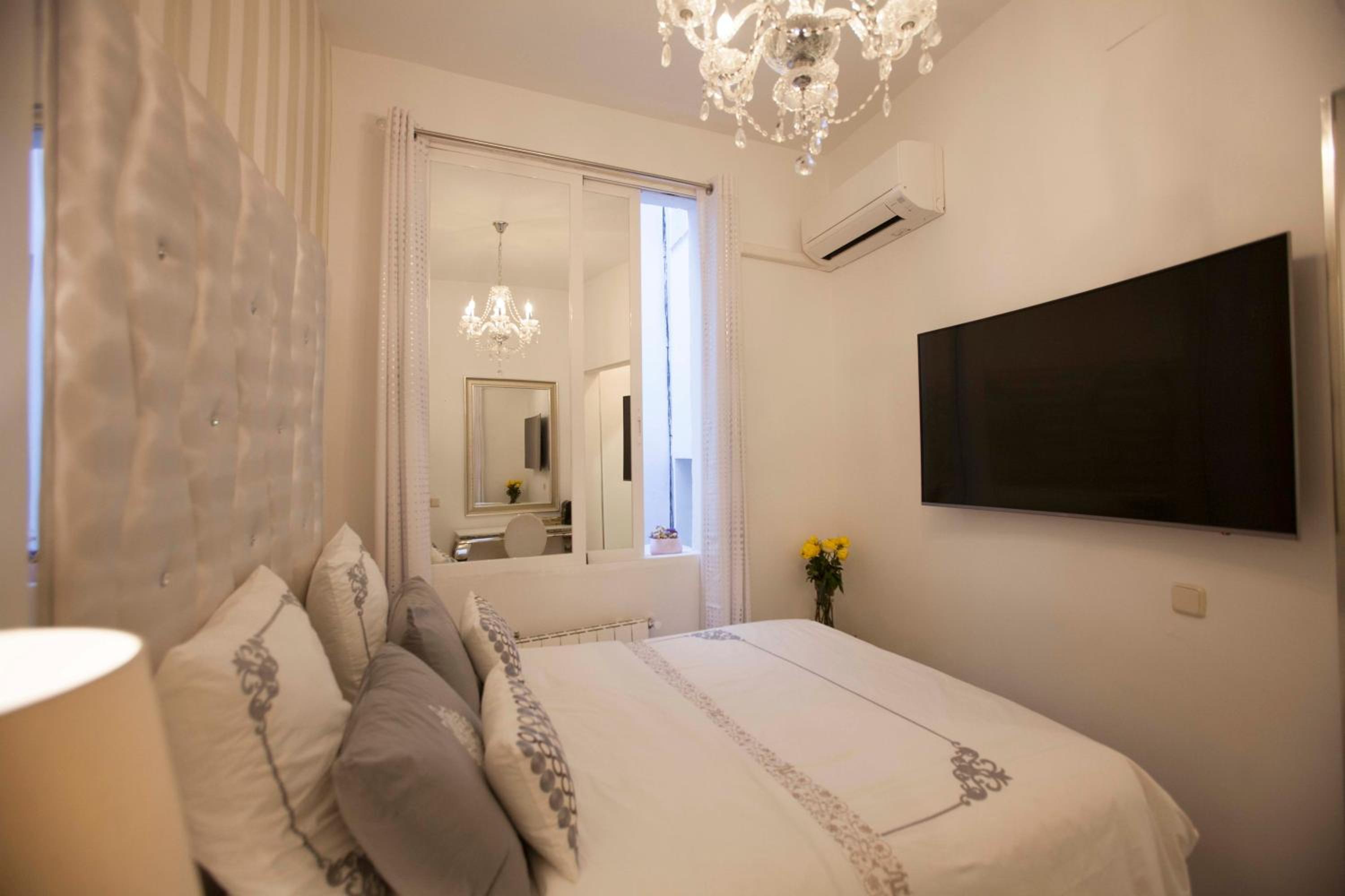 Deluxe Queen Room photo 2