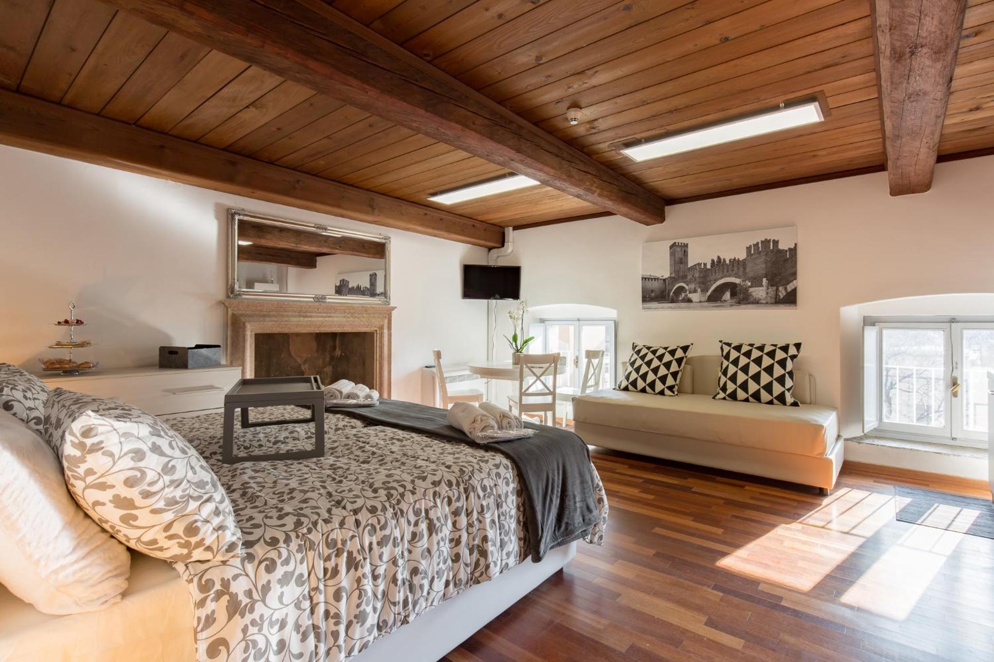 Deluxe Apartment