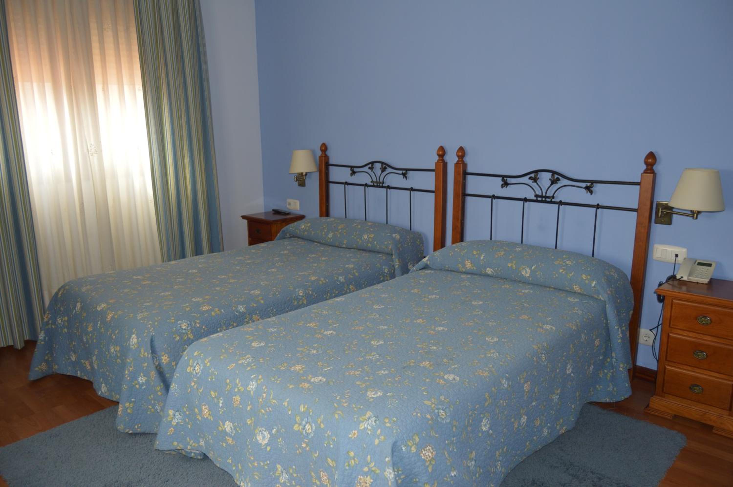 Twin Room - Photo 22