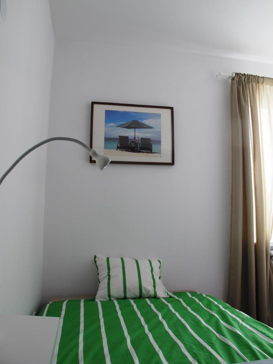Family Room - Photo 7