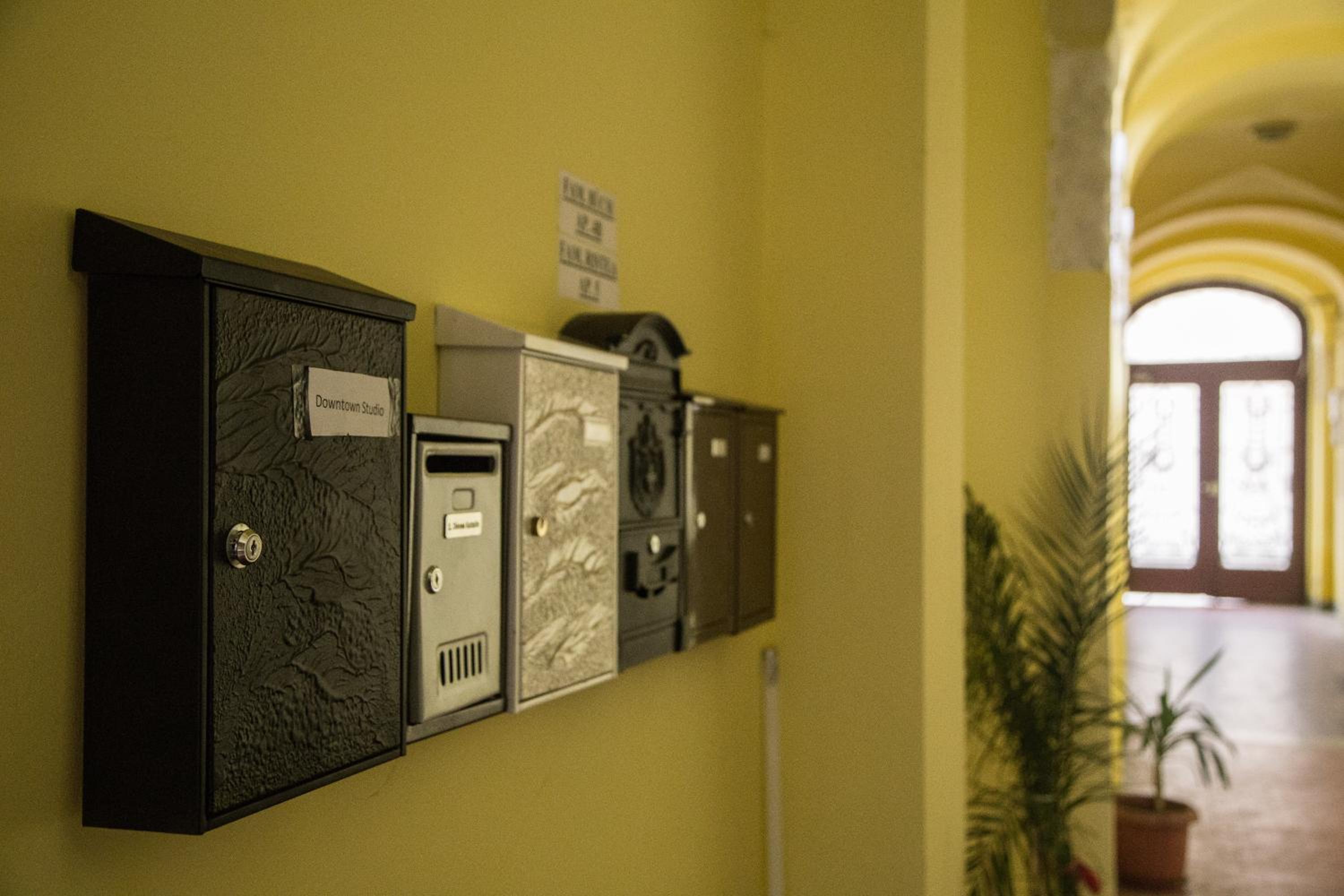 Studio Apartment - Split-Level - Photo 9