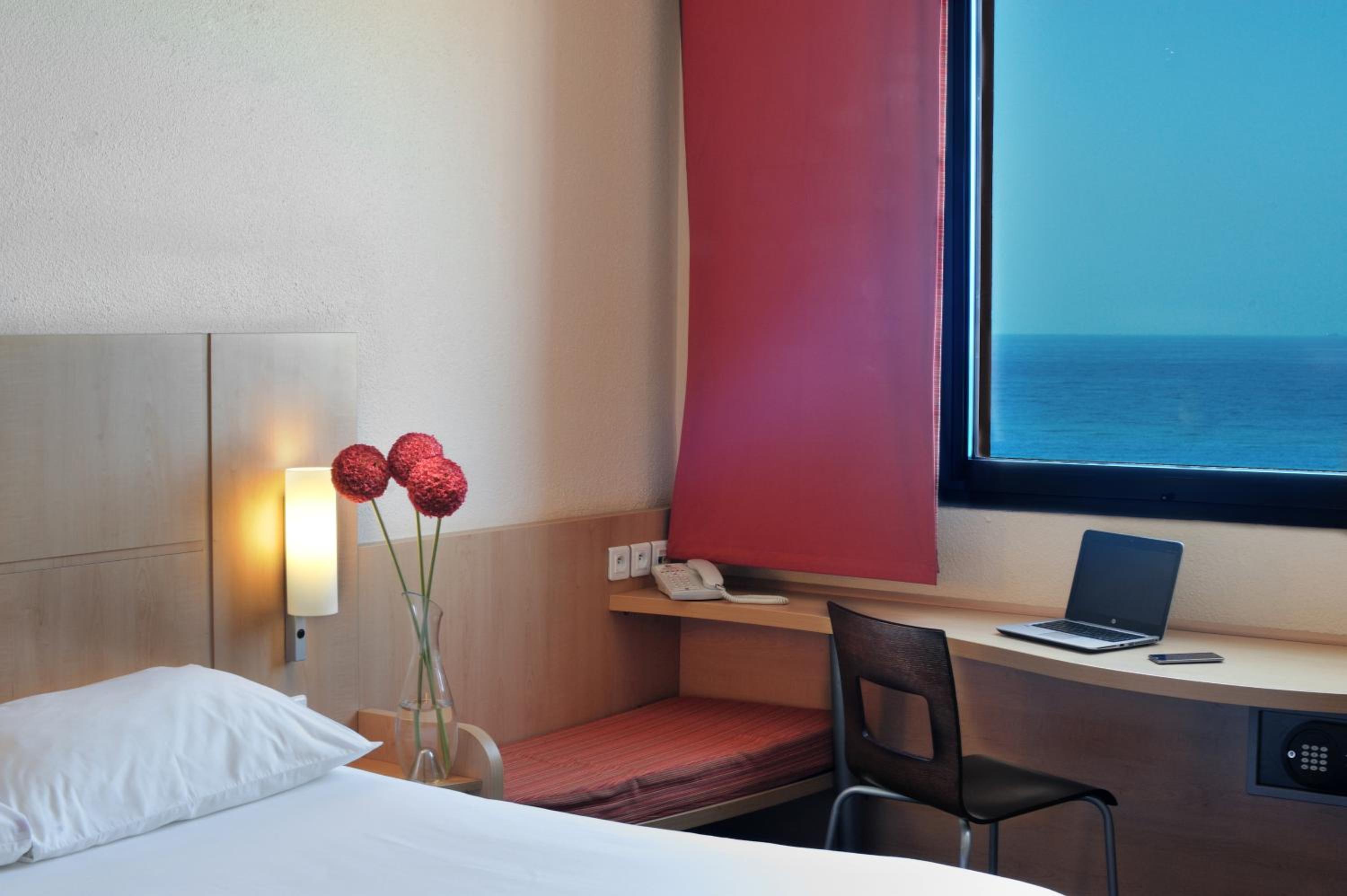 Standard Room with Two Single Beds photo 2