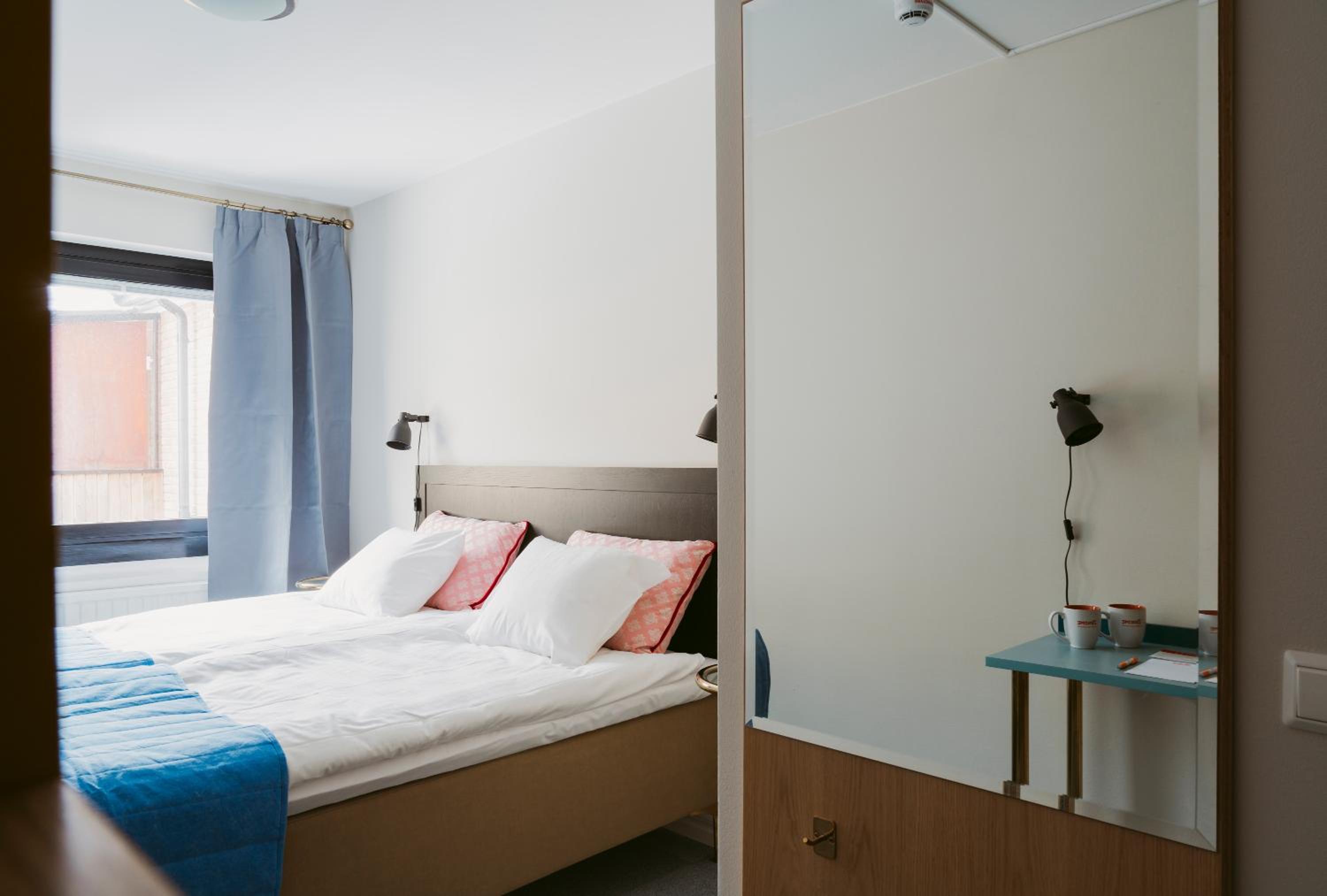 Twin Room - Photo 3