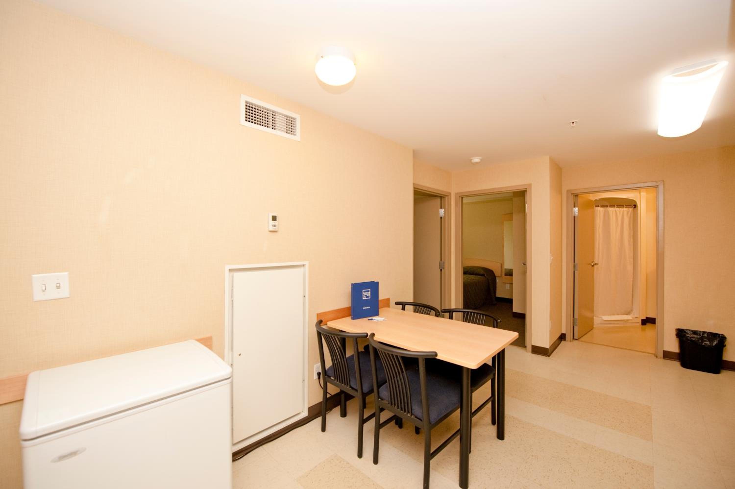 Four-Bedroom Suite - Photo 6