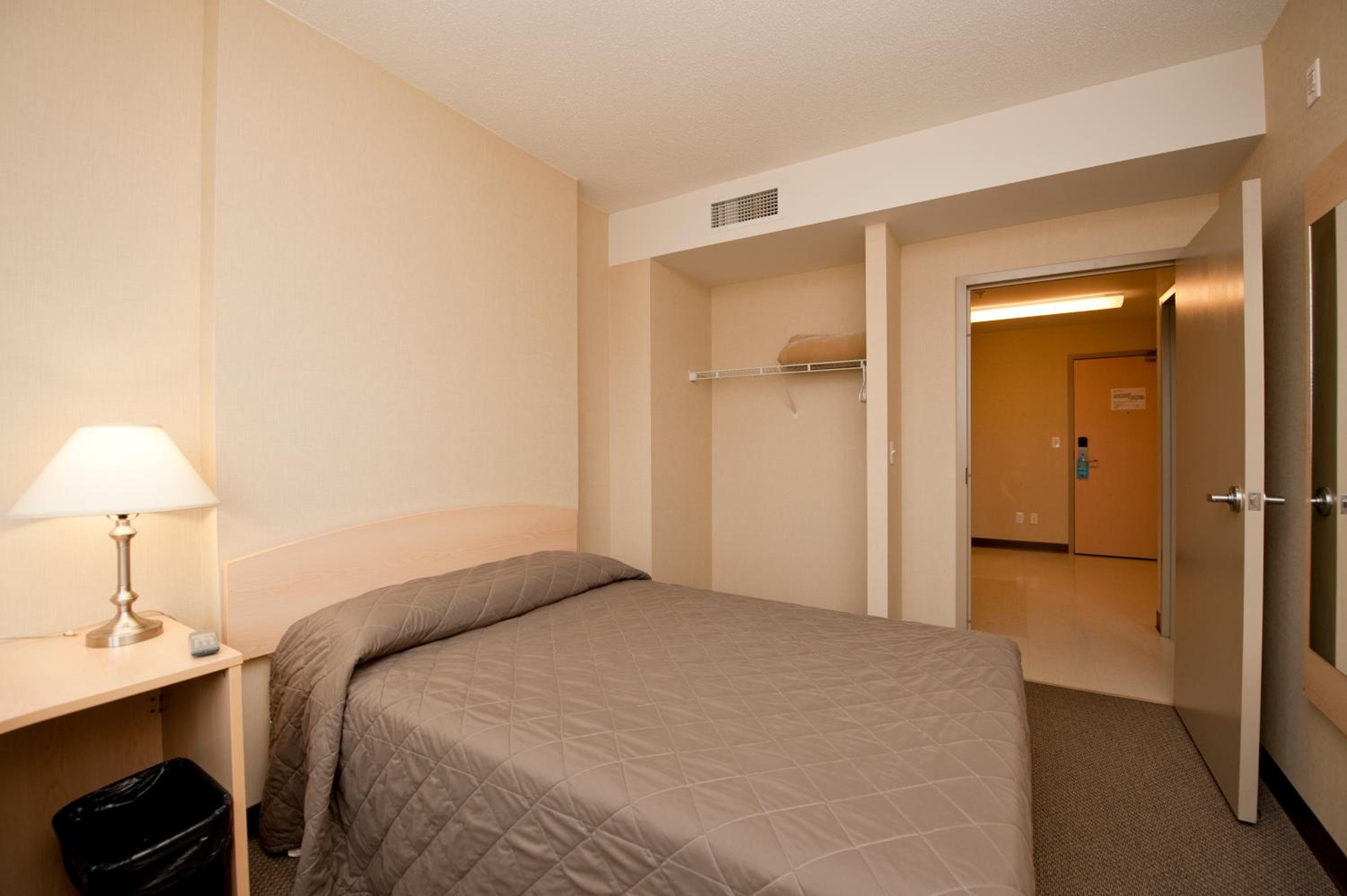 Four-Bedroom Suite - Photo 8