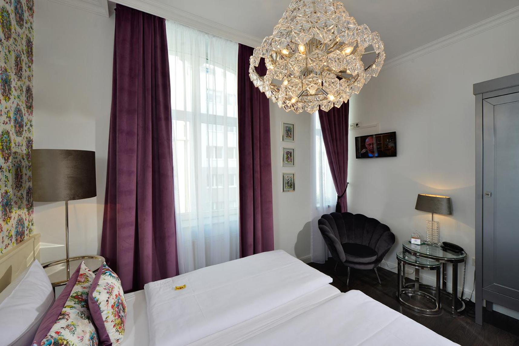Double Room - Photo 5
