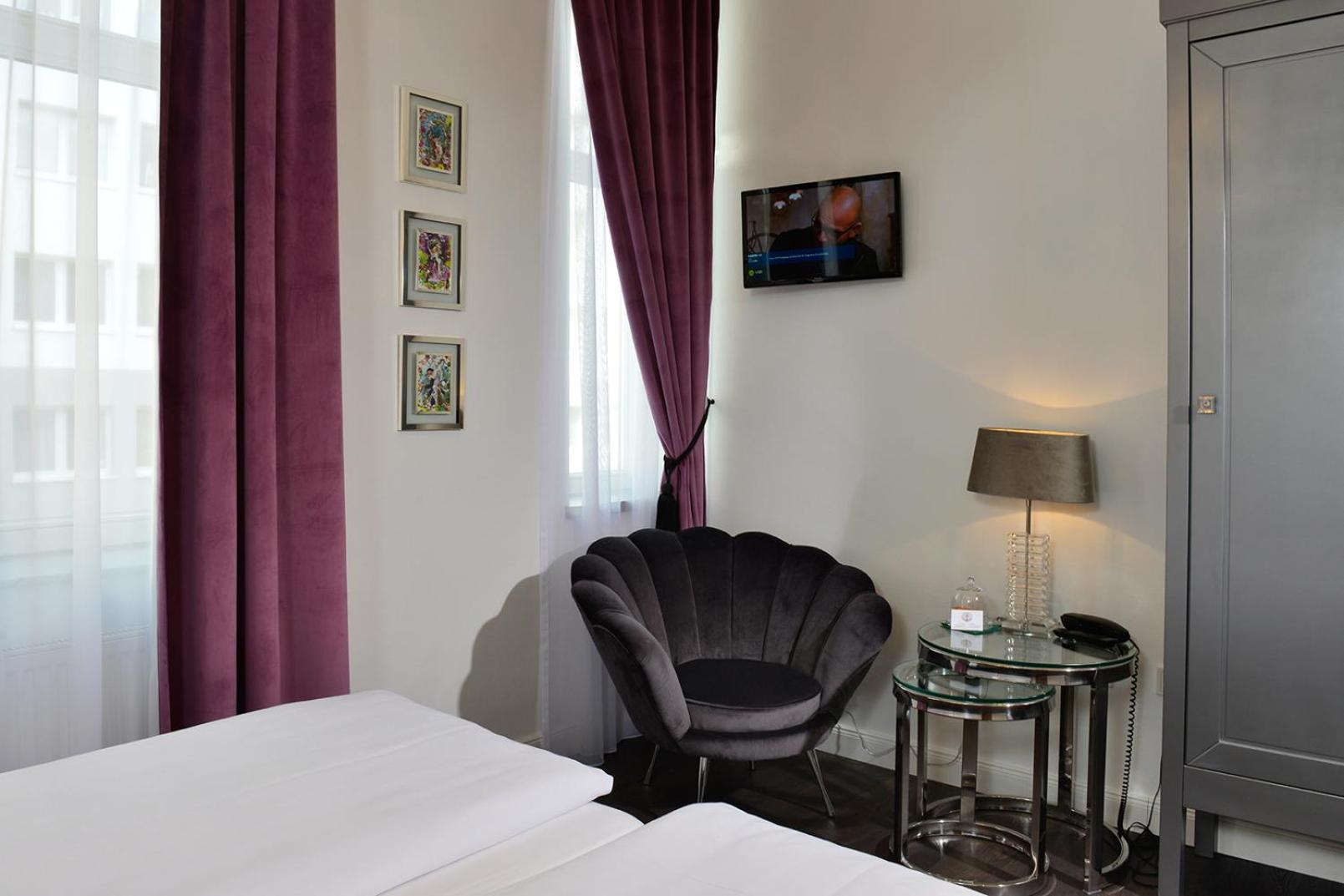 Double Room - Photo 4