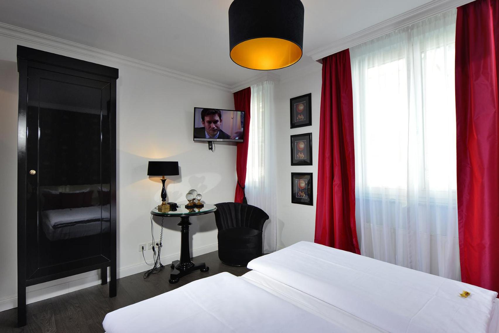 Double Room - Photo 19