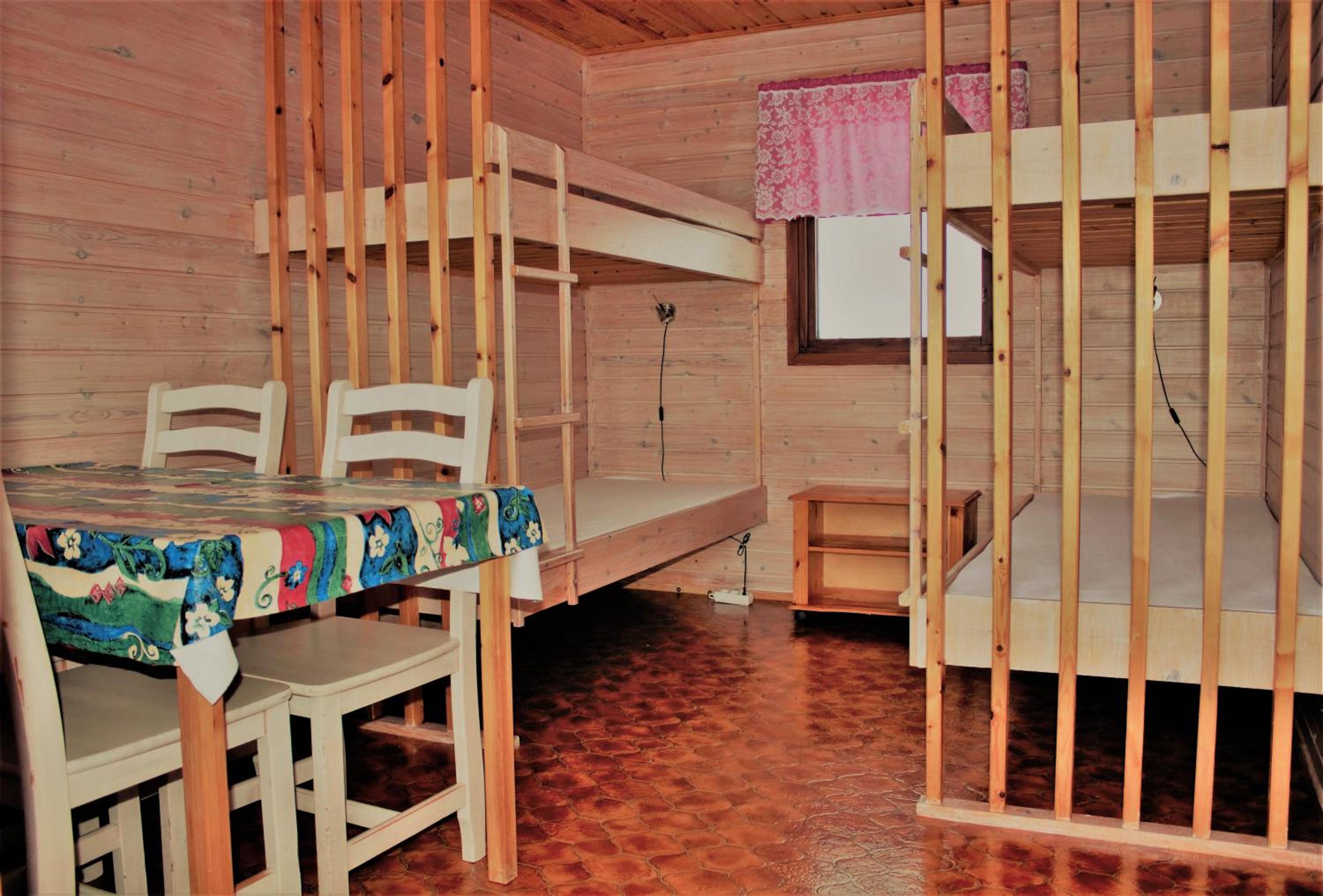 Economy Quadruple Room - Photo 6