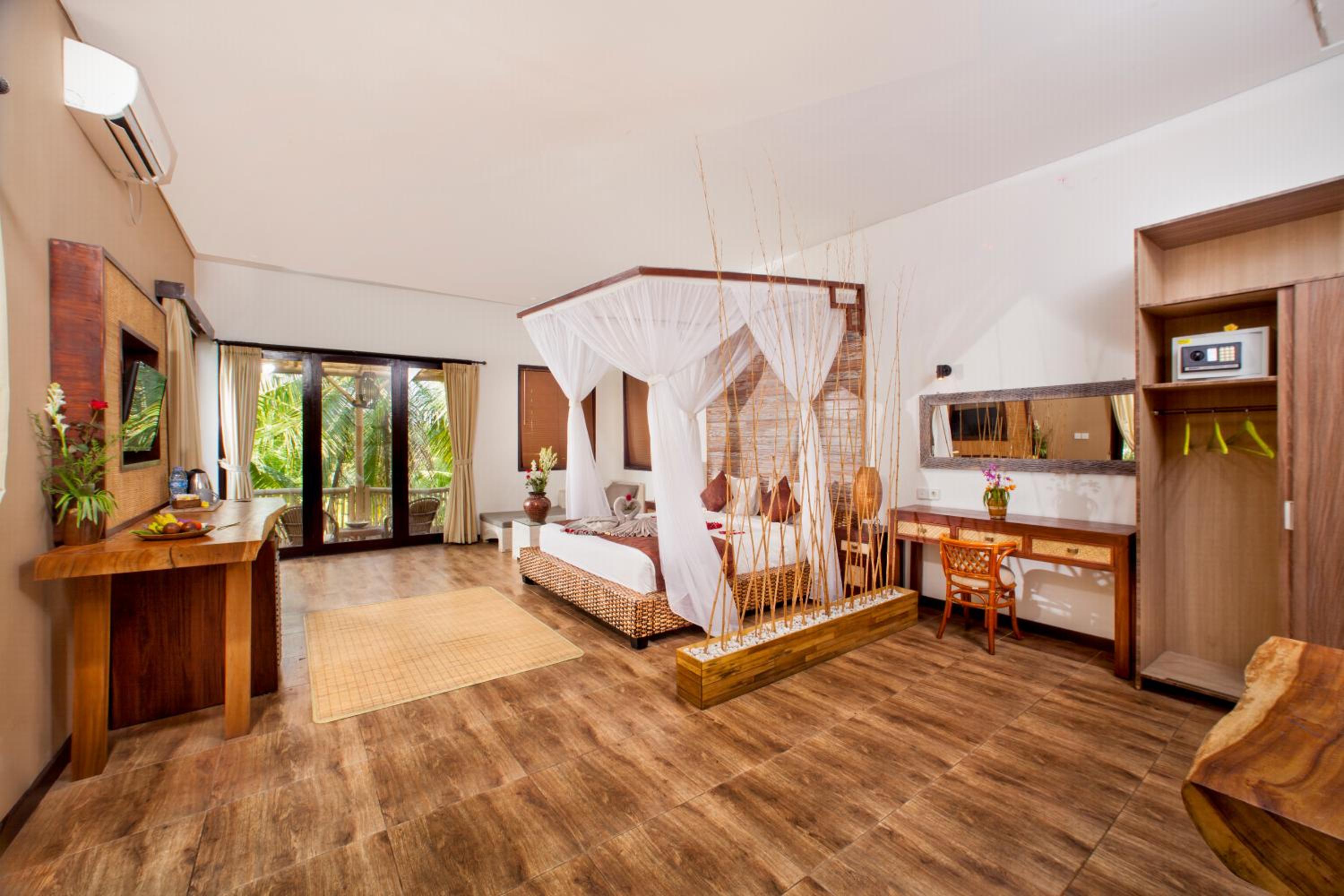 Deluxe Double Room with Balcony - Photo 1