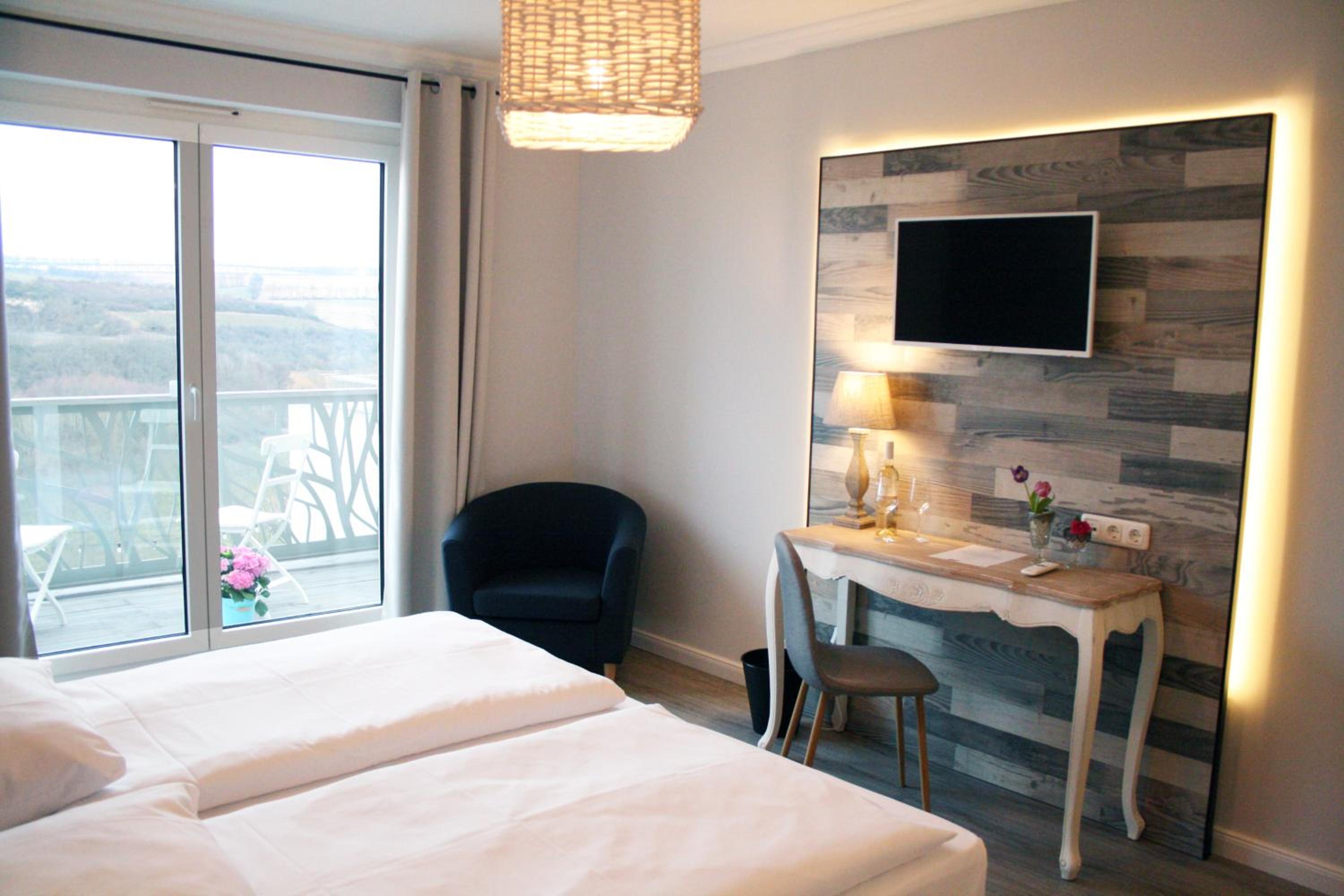 Double or Twin Room with Balcony - Photo 3