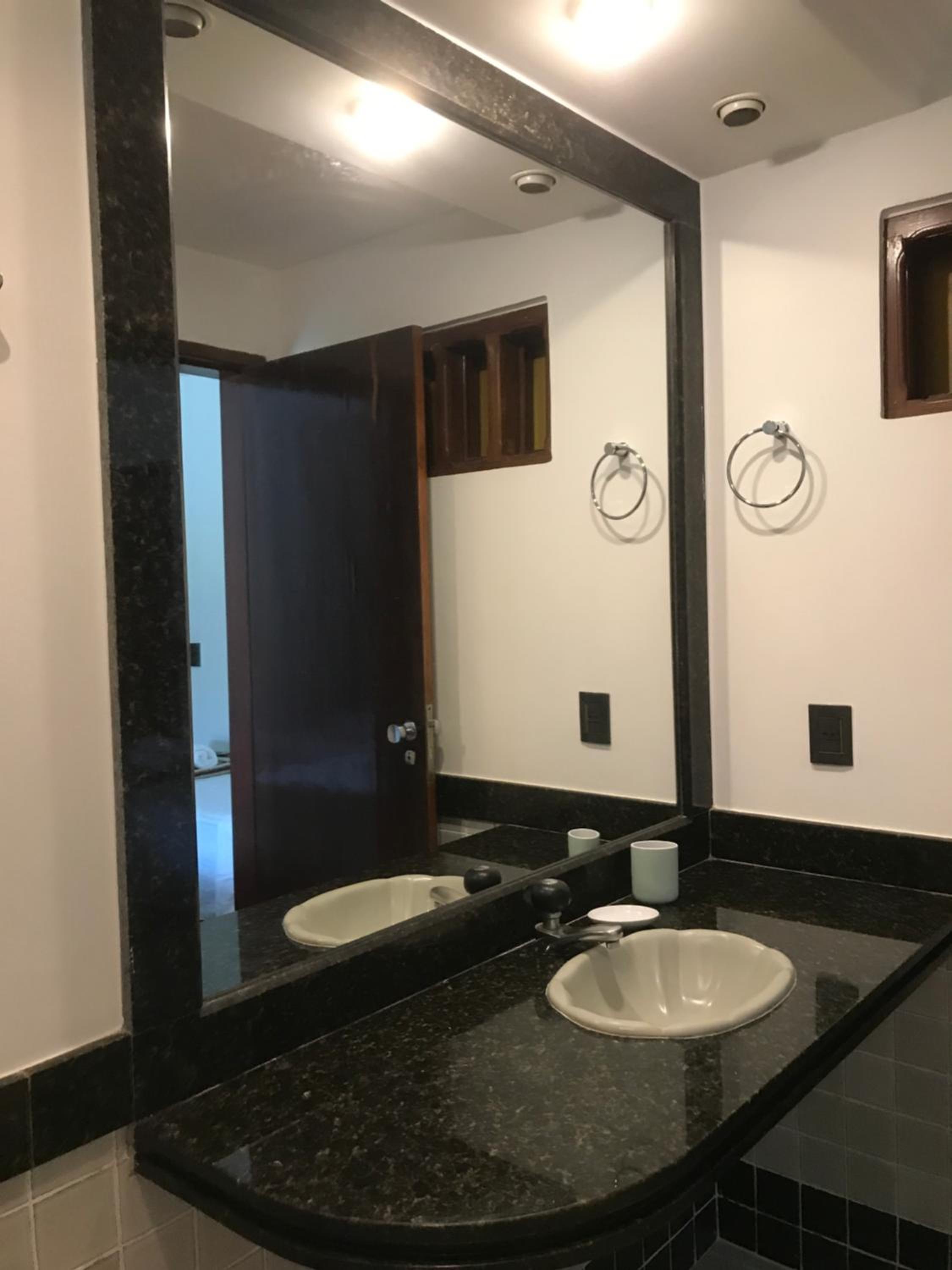Deluxe King Suite - Photo 10