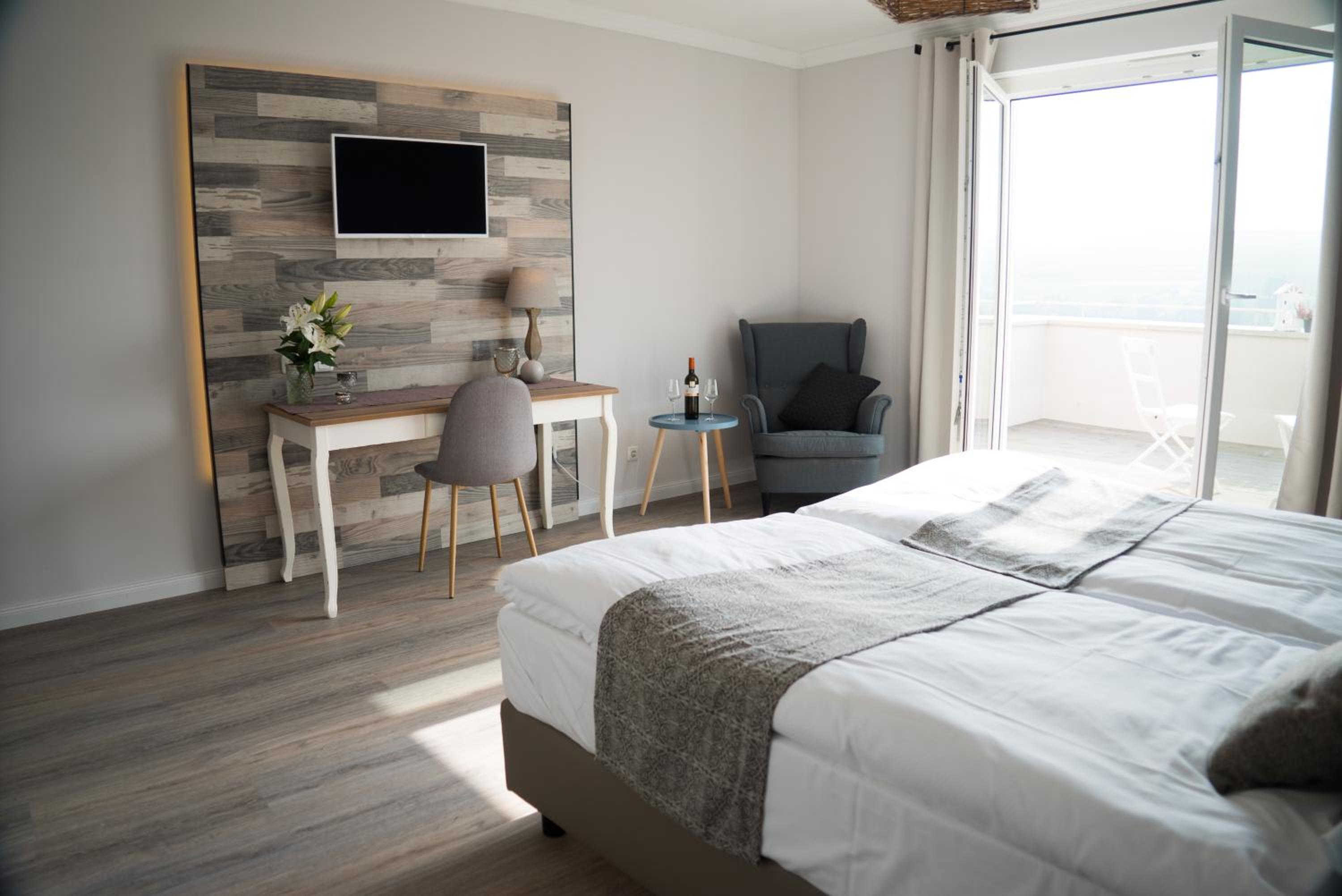 Deluxe Double or Twin Room with Balcony - Photo 1