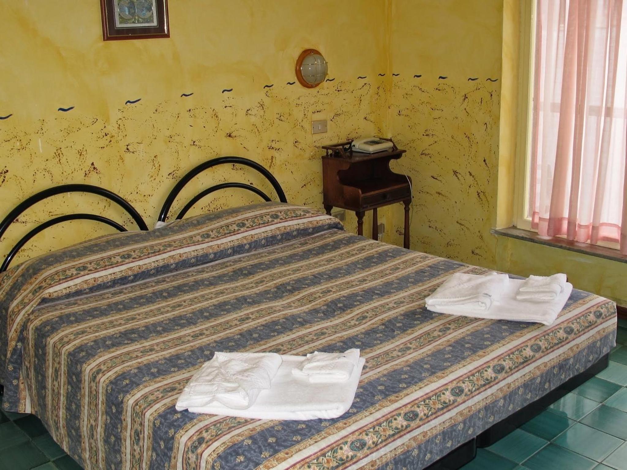 Double or Twin Room with Private Bathroom photo 1