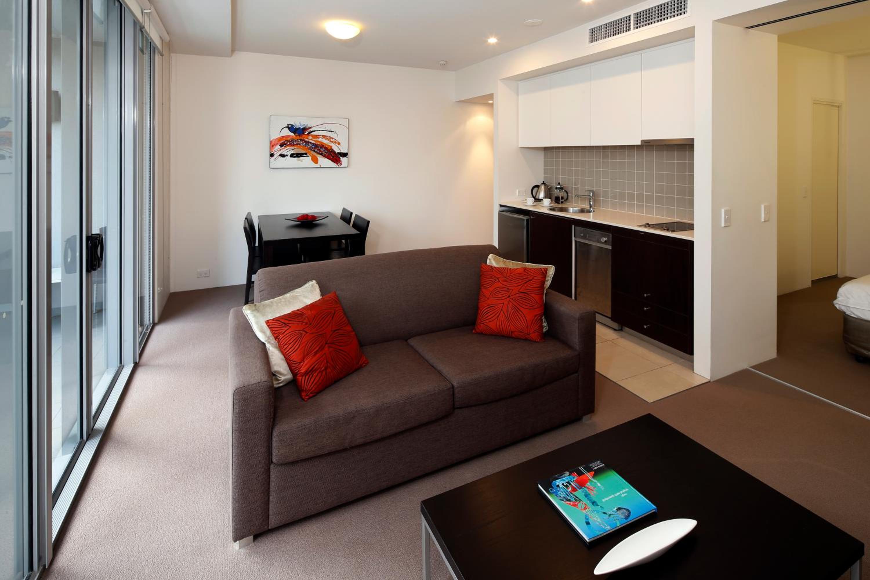 One-Bedroom Apartment with Garden View - Photo 5