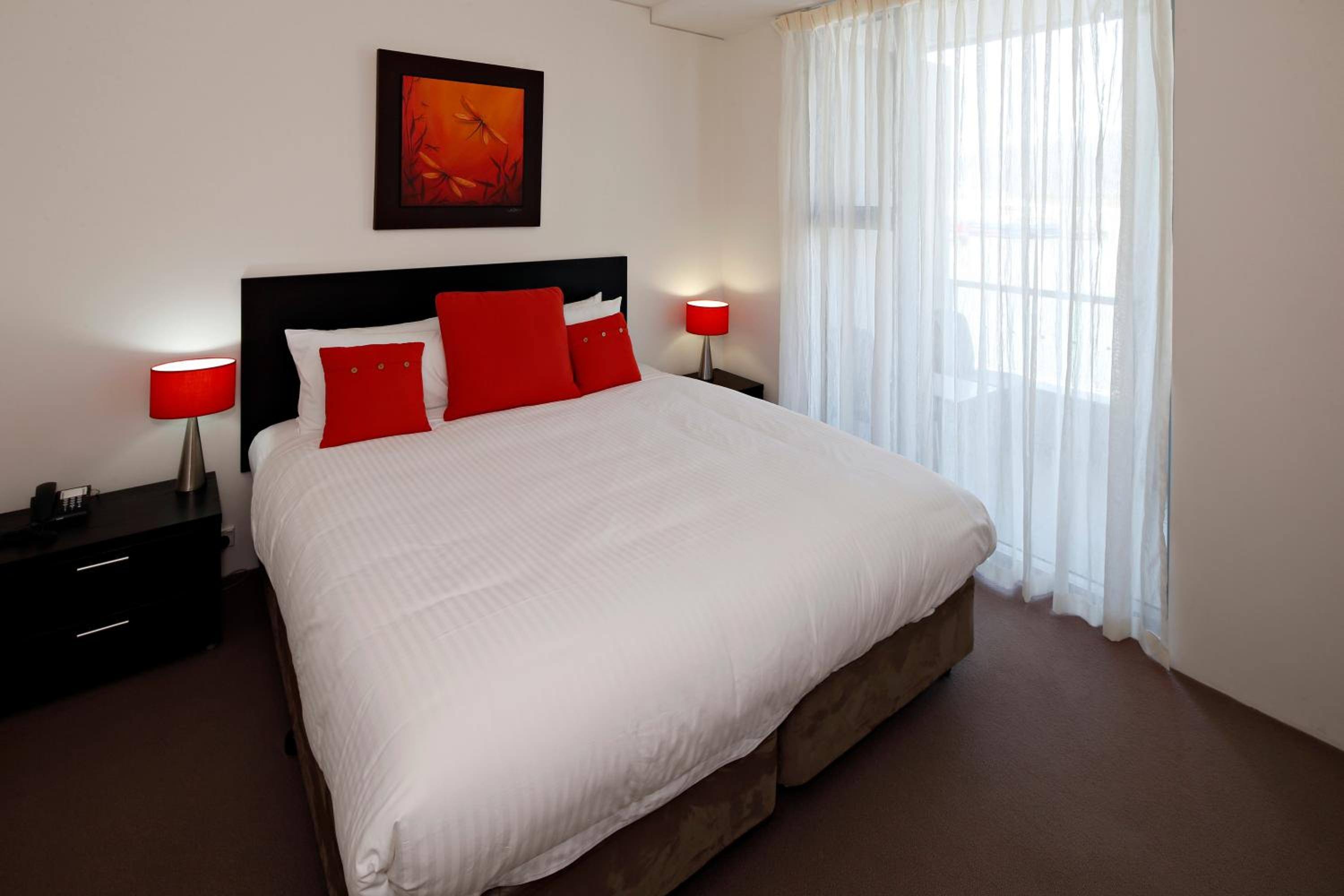 One-Bedroom Apartment with Garden View - Photo 2
