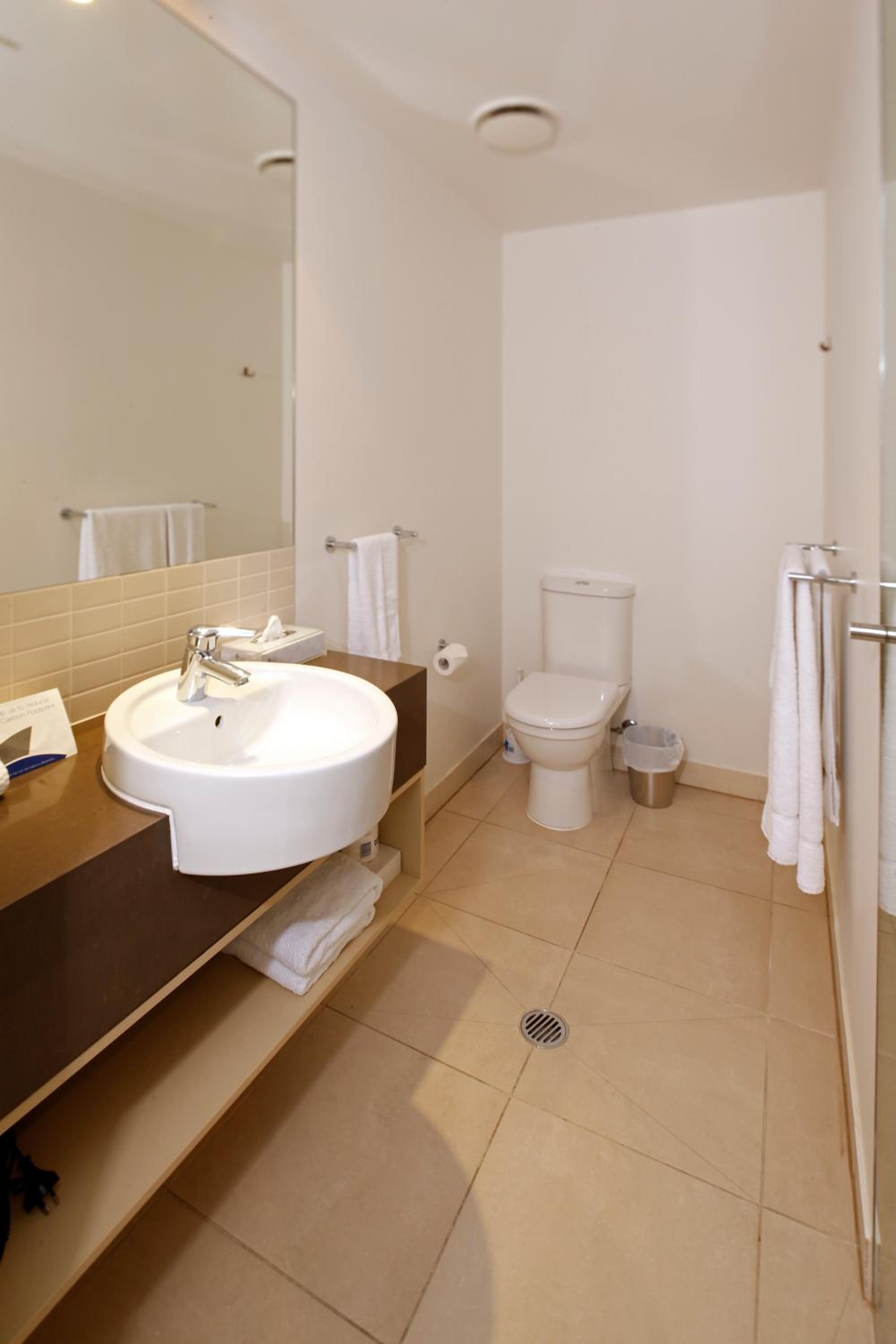 Double or Twin Room with Harbor View - Photo 7