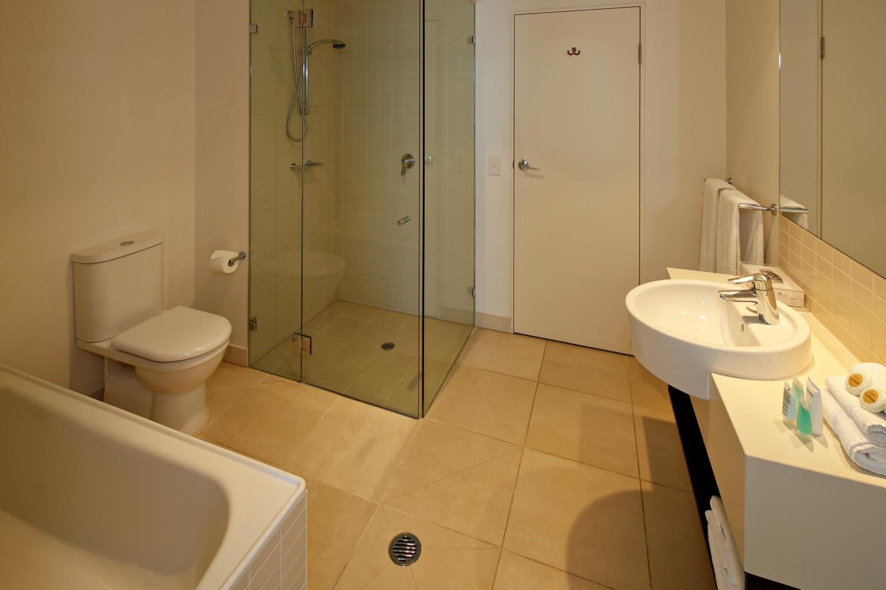 One-Bedroom Apartment with Harbor View - Photo 14