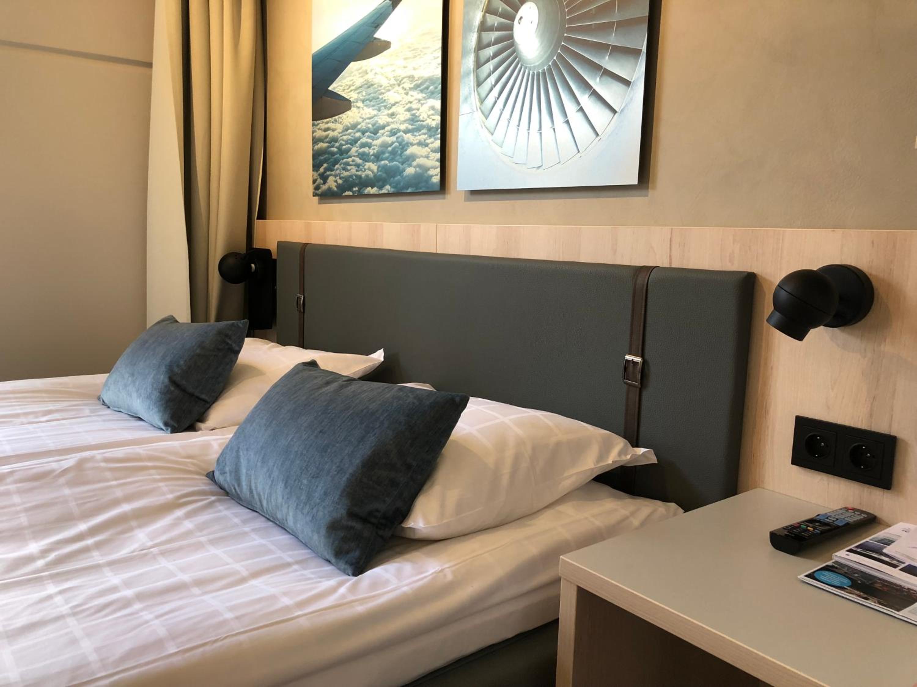Standard Double Room - Photo 9