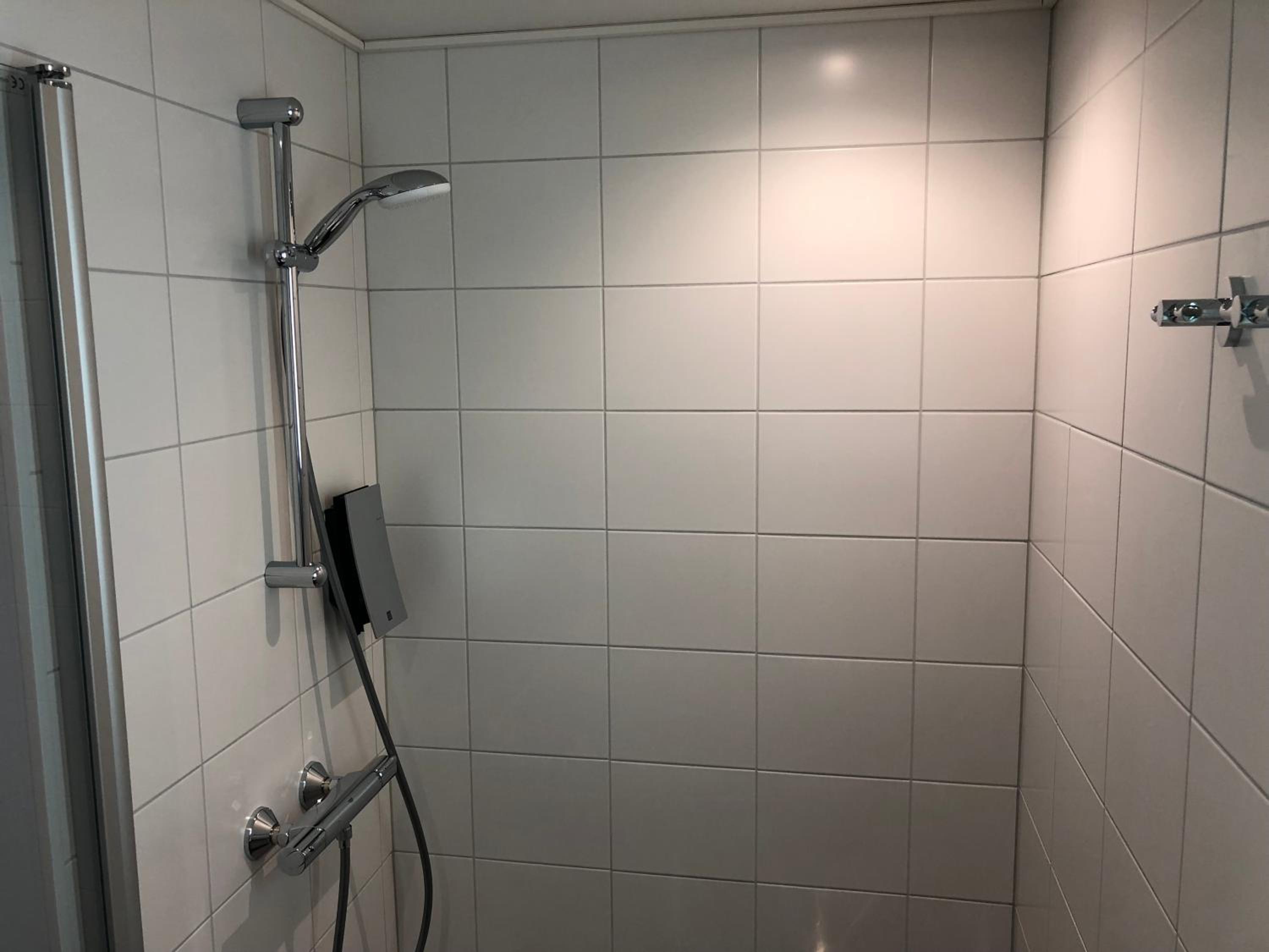 Standard Twin Room - Photo 8