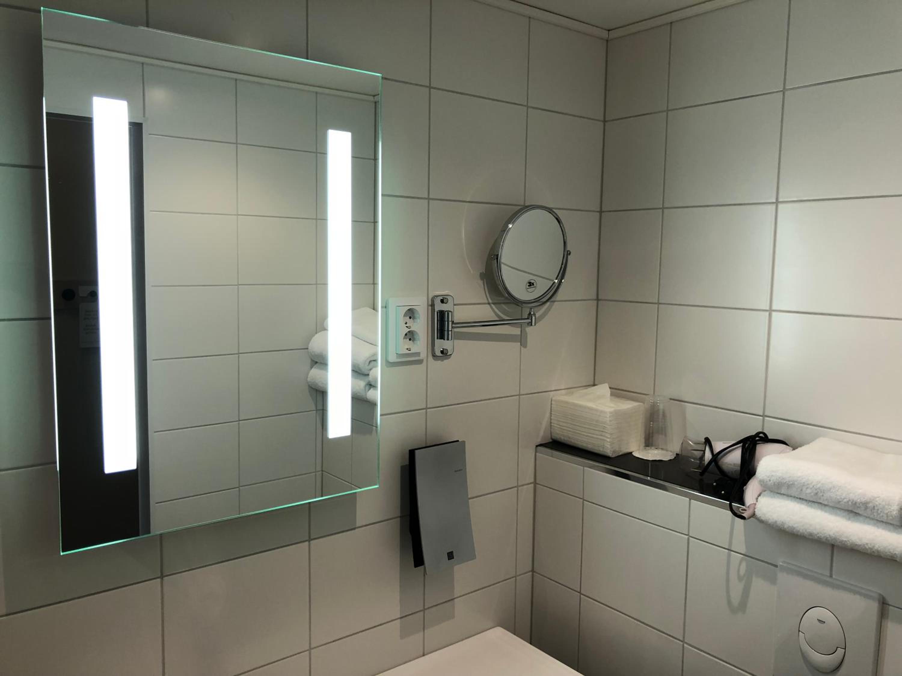 Standard Twin Room - Photo 10