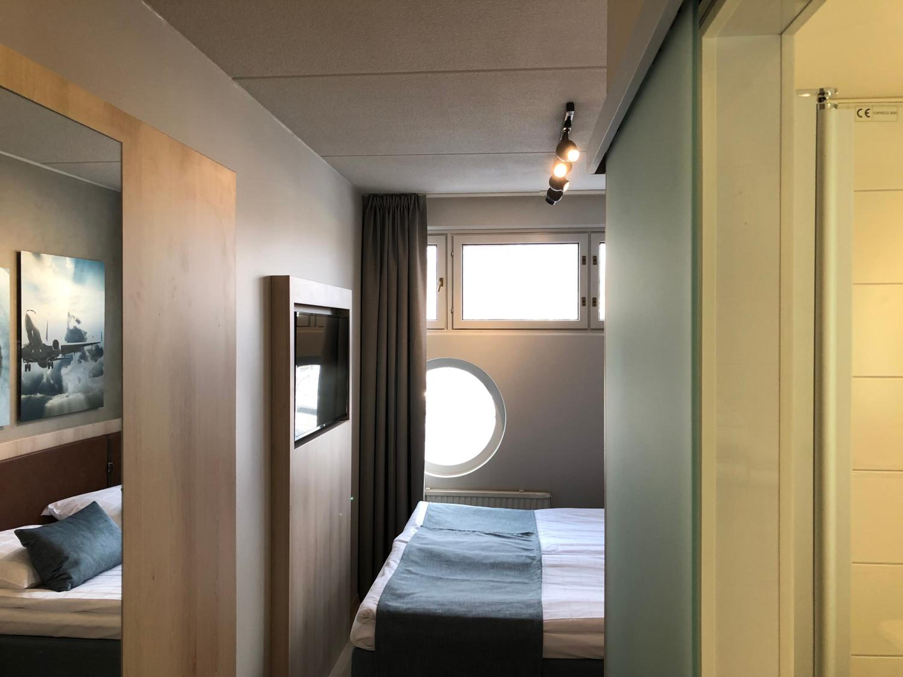 Standard Twin Room - Photo 13