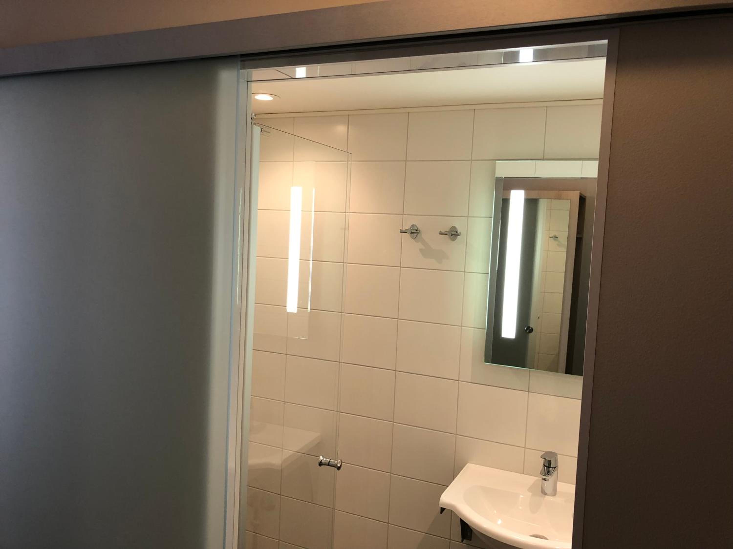 Standard Twin Room - Photo 14
