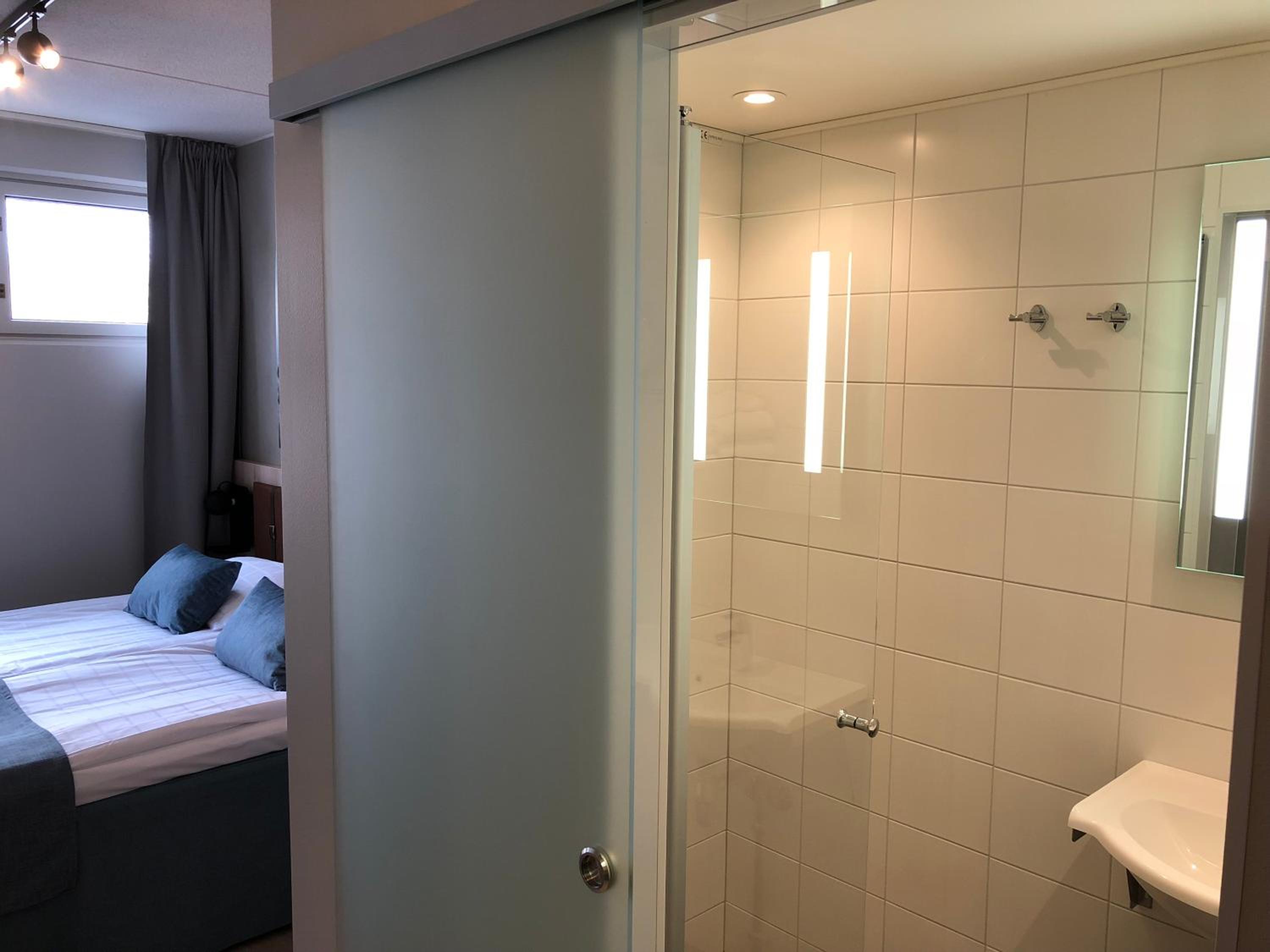 Standard Twin Room - Photo 17