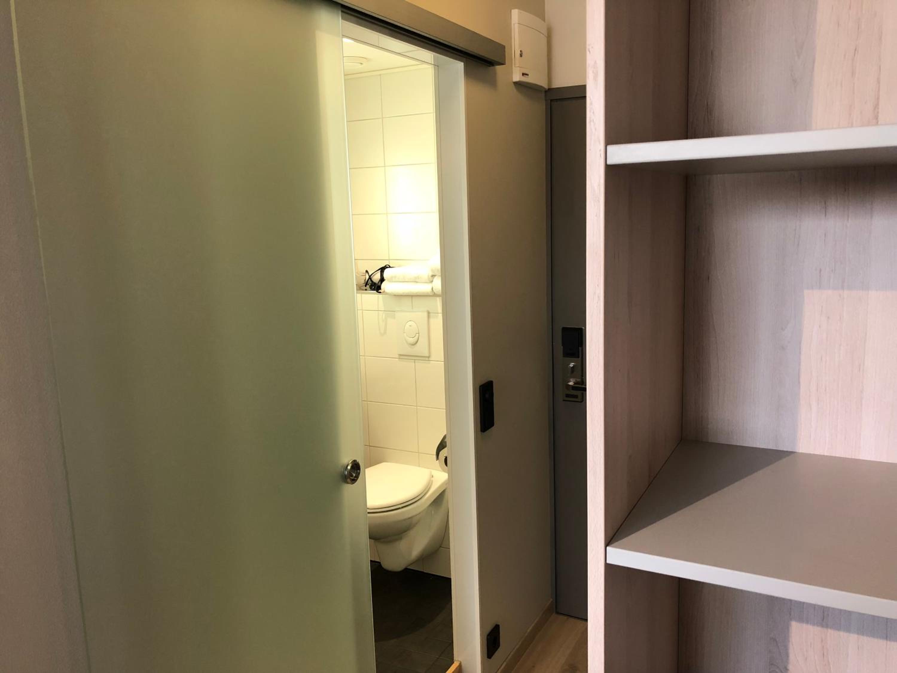 Standard Twin Room - Photo 16