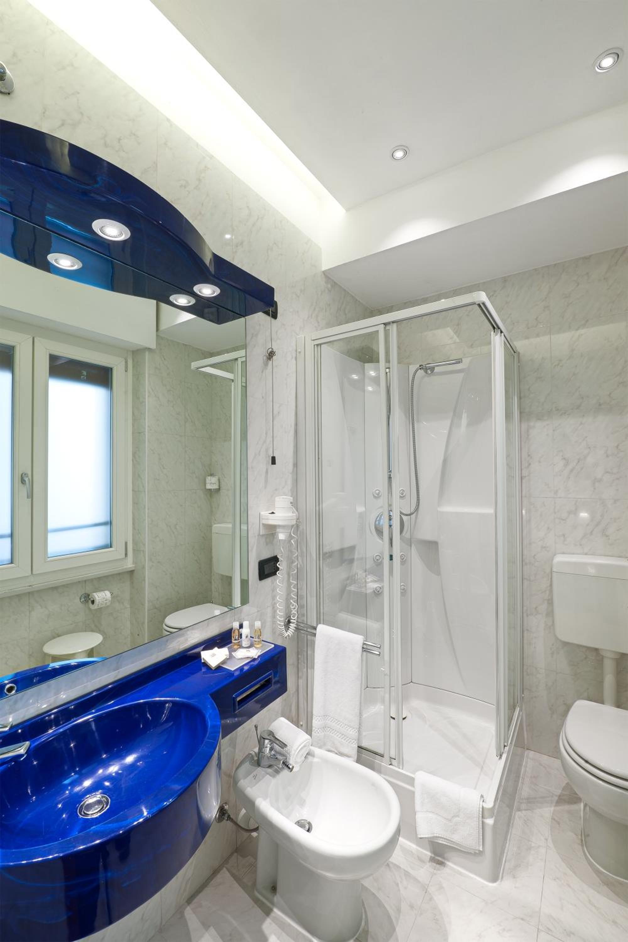 Double or Twin Room - Photo 4