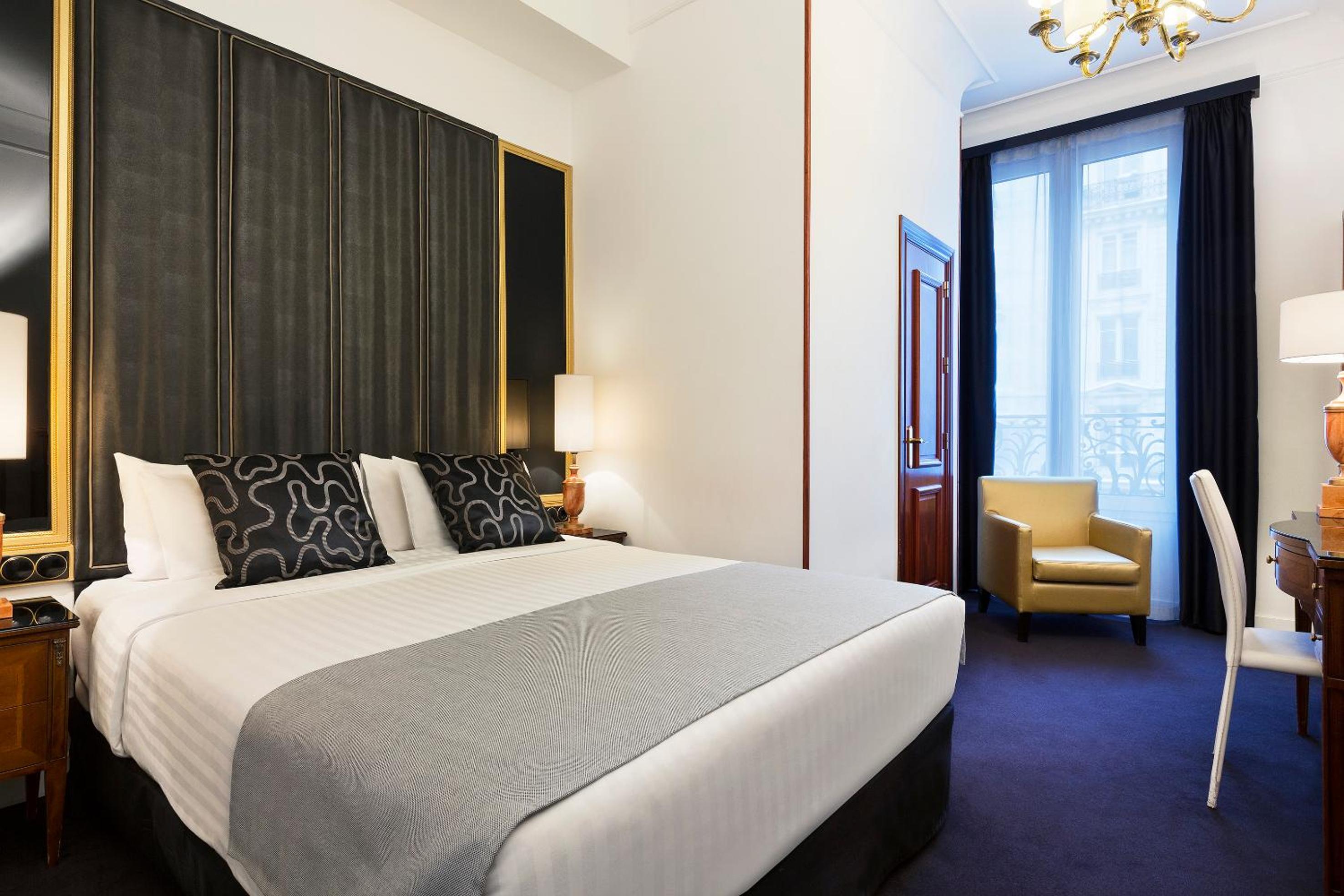 Melia Double Room thumbnail 5