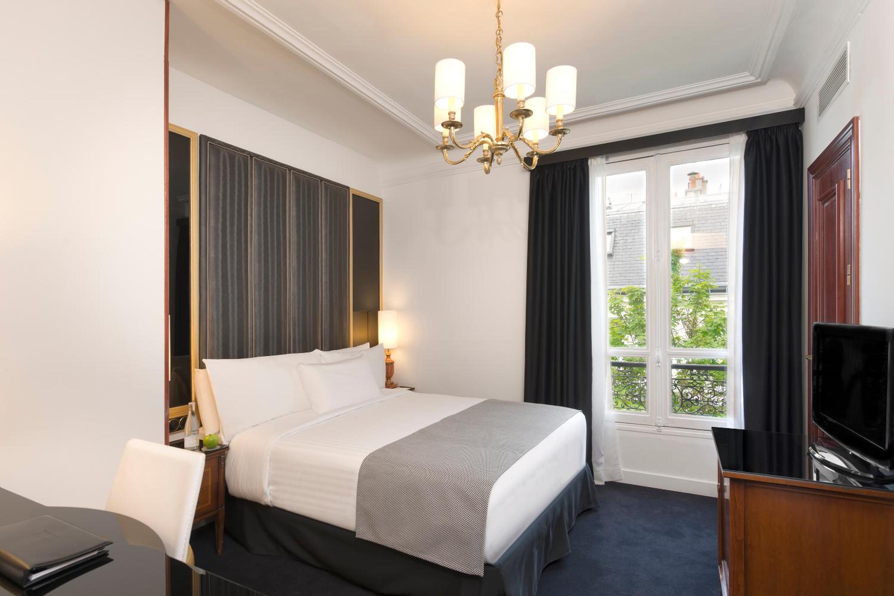 Melia Double Room thumbnail 6