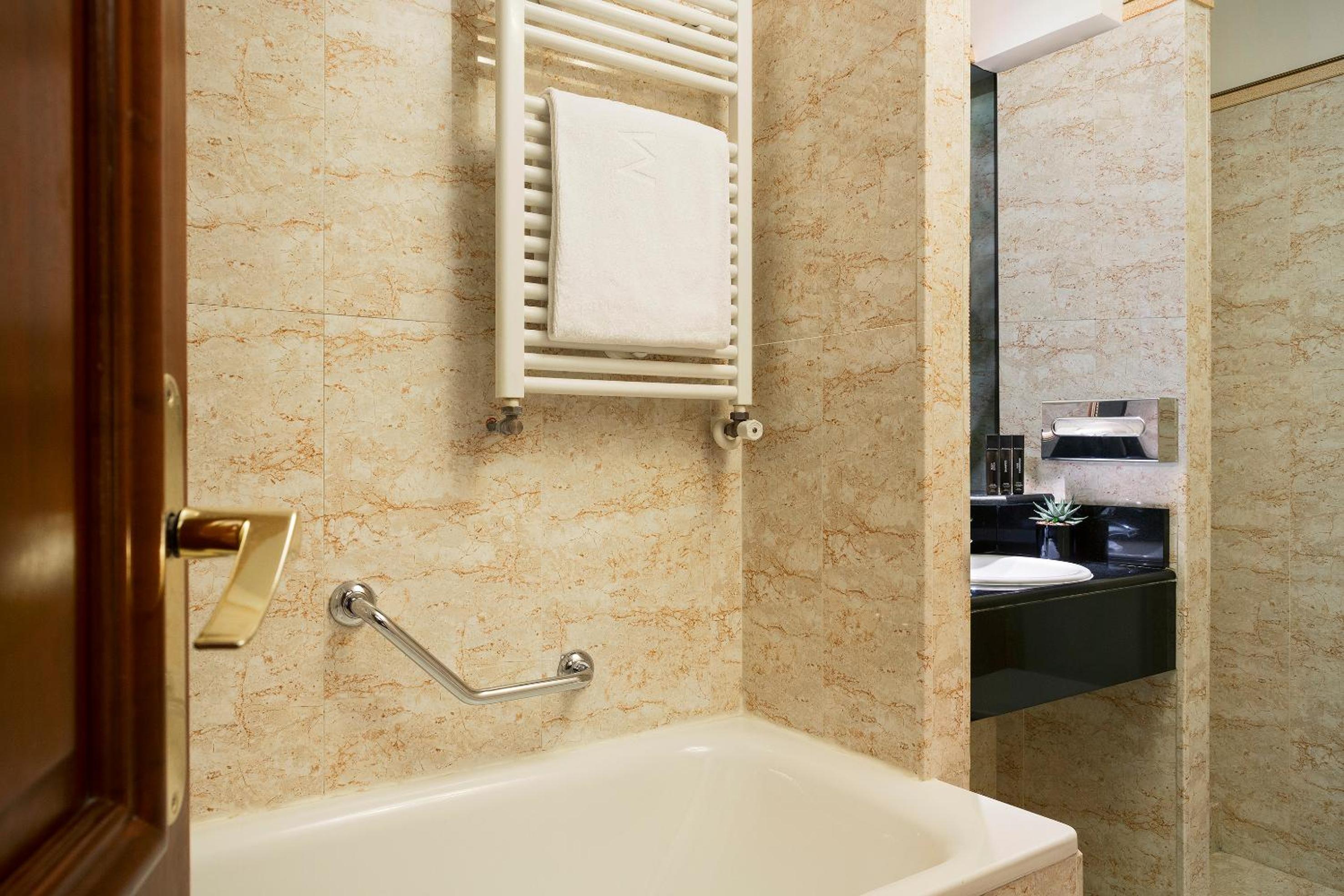 Melia Twin Room