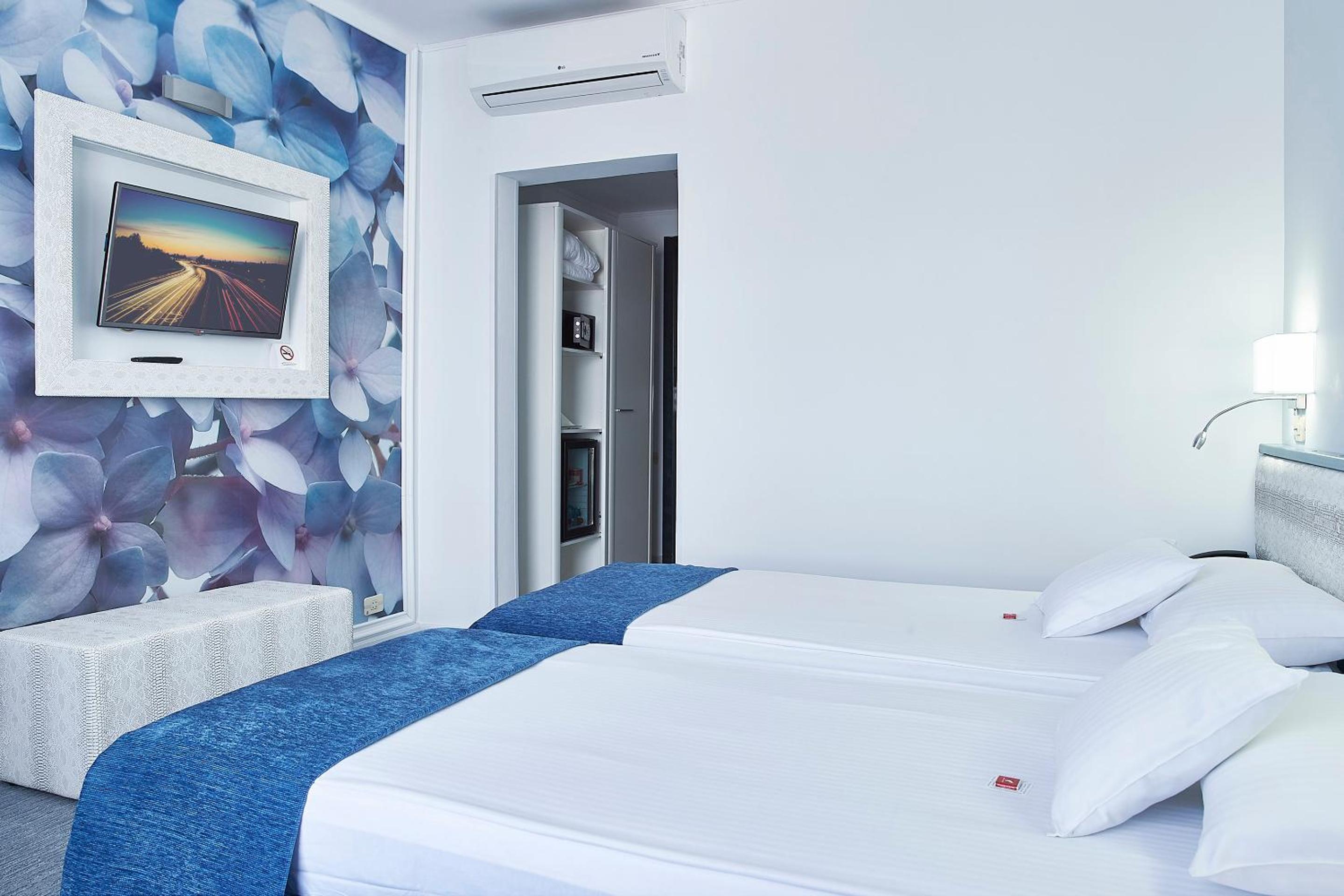 Standard Twin Room - Photo 4