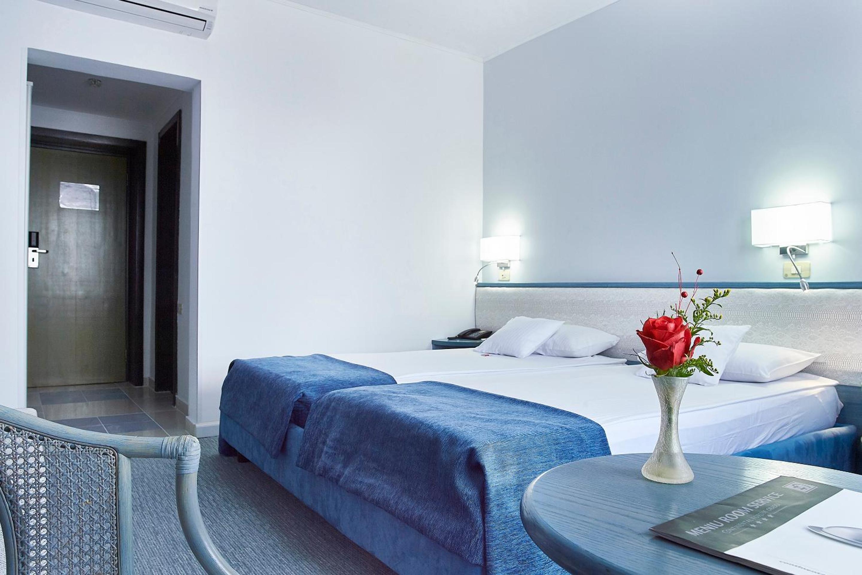 Standard Twin Room - Photo 2
