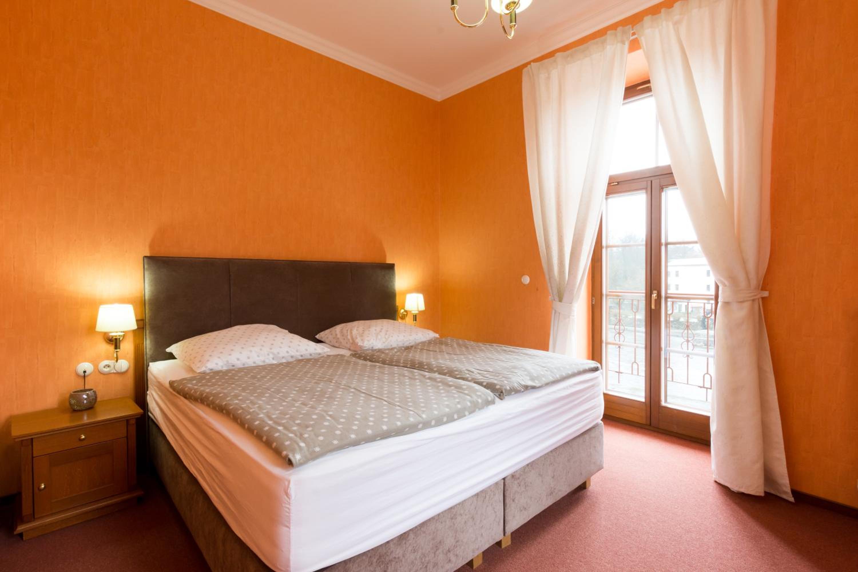 Double Room with River View - Photo 5