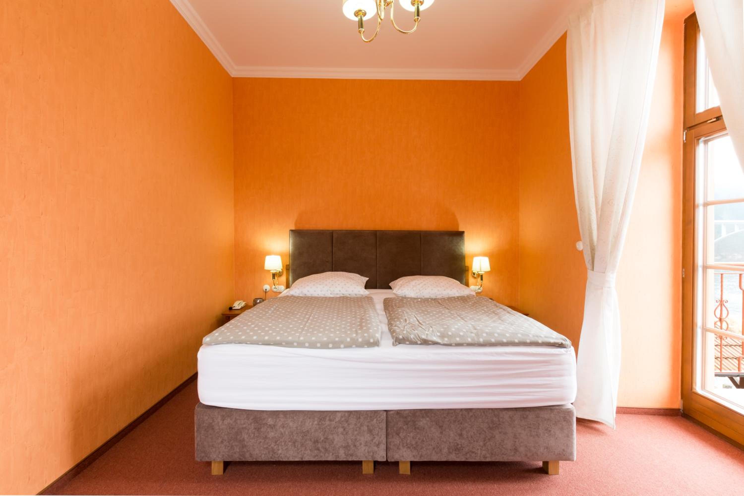 One-Bedroom Apartment - Photo 6