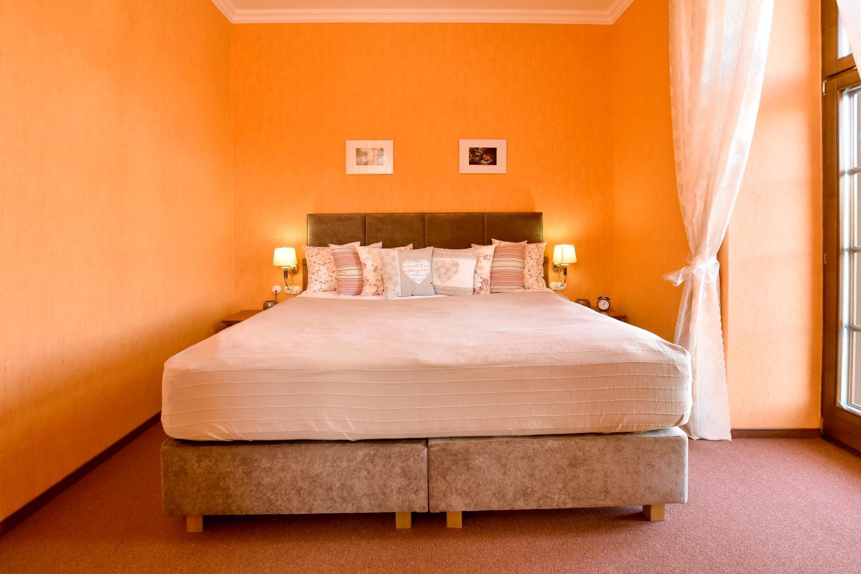 One-Bedroom Apartment - Photo 9