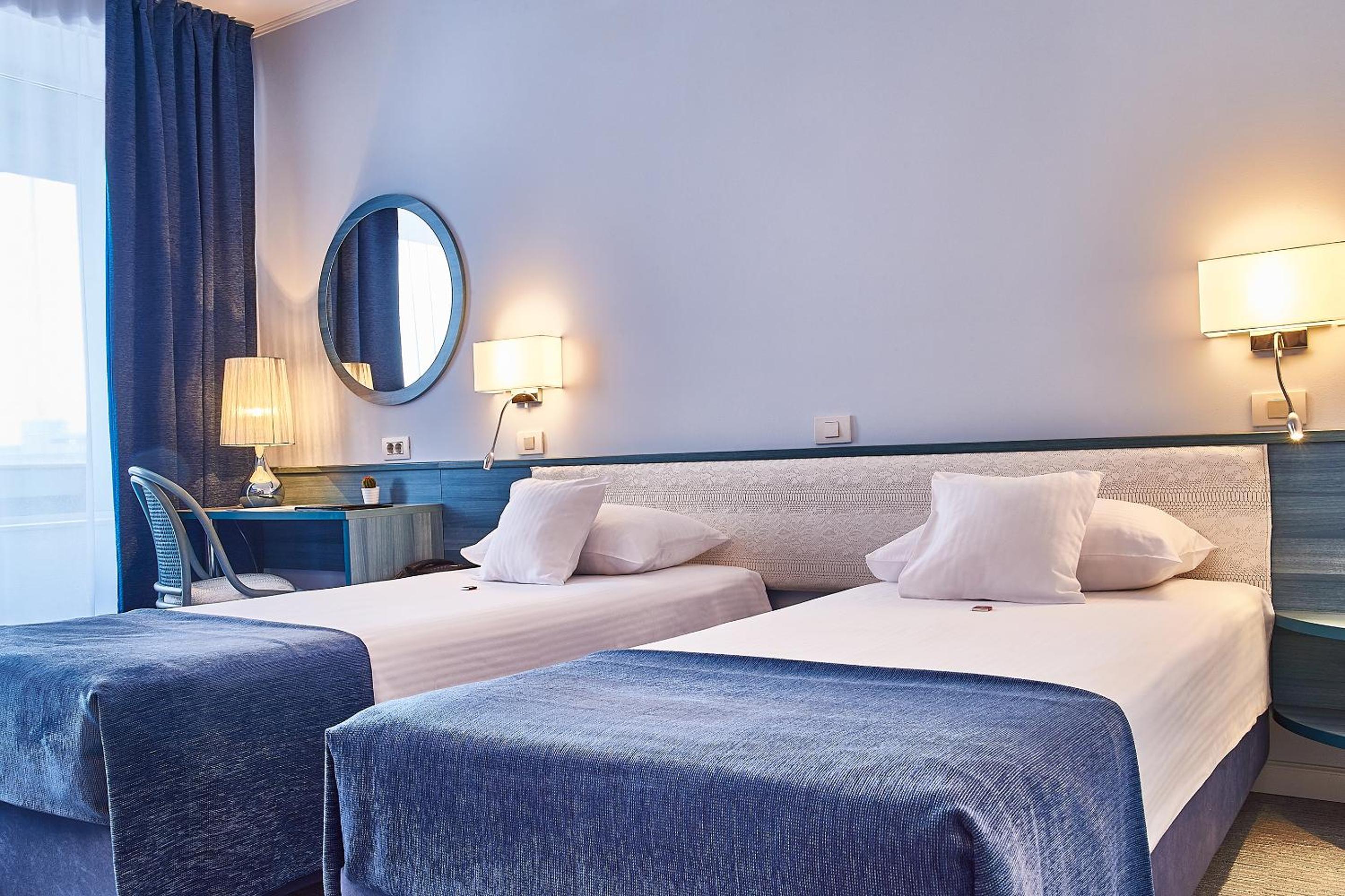 Standard Twin Room - Photo 3