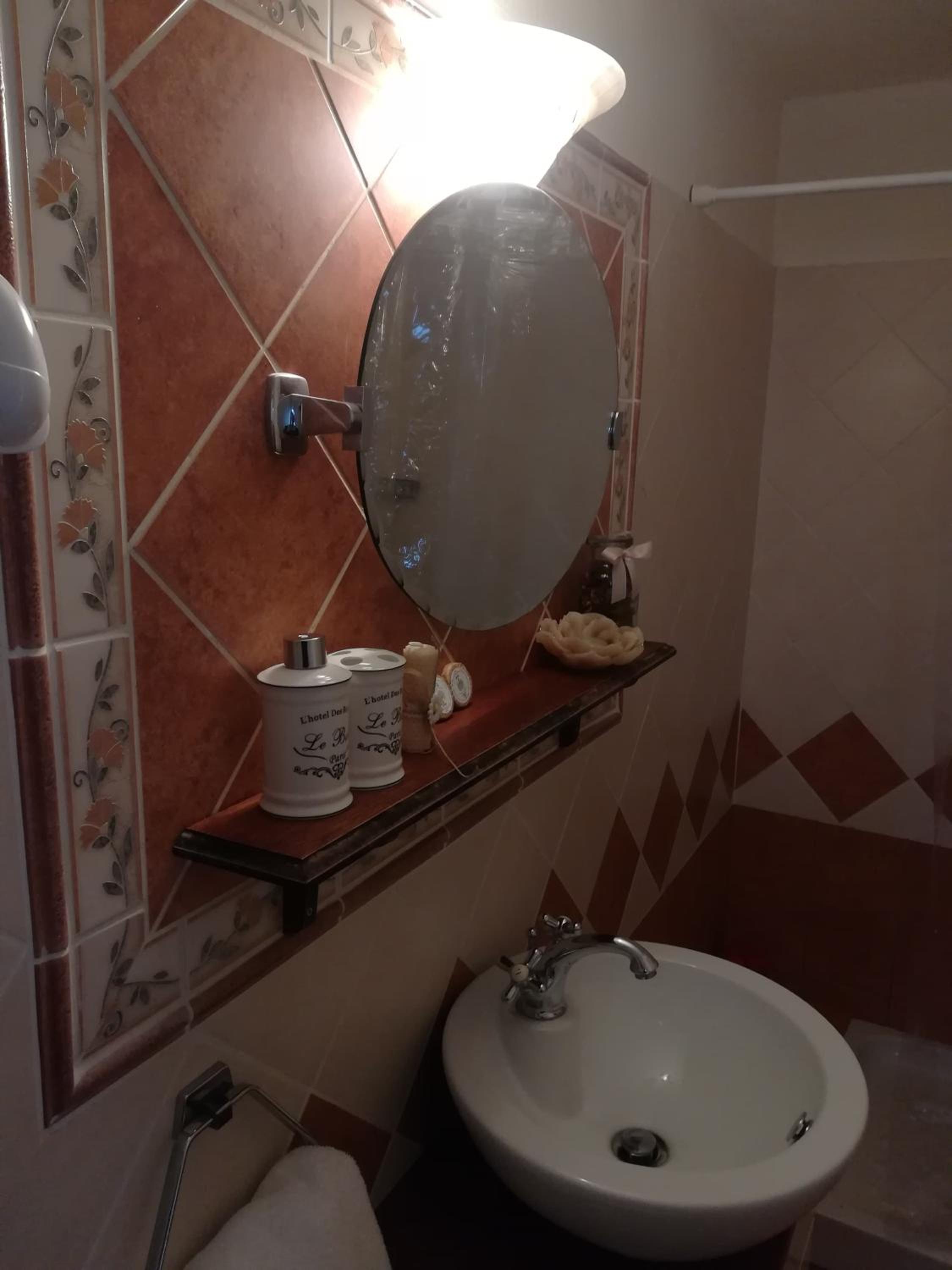 Double Room with Mountain View - Photo 10