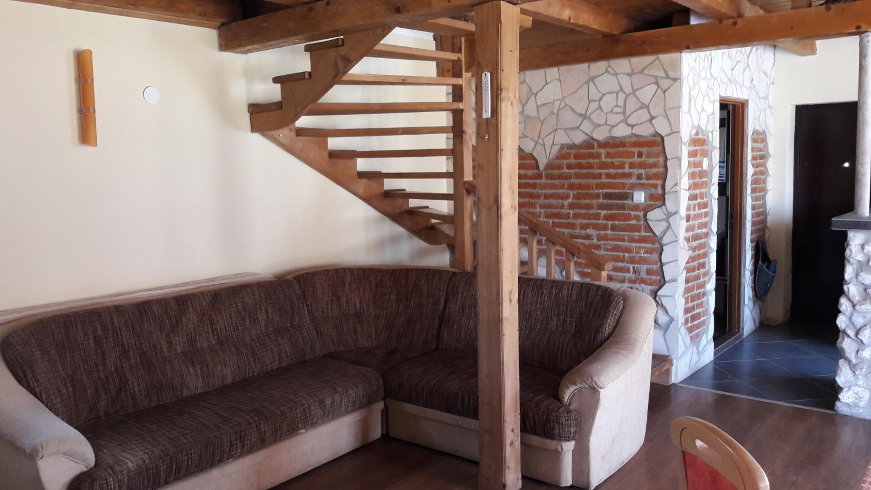 Five-Bedroom House photo 1